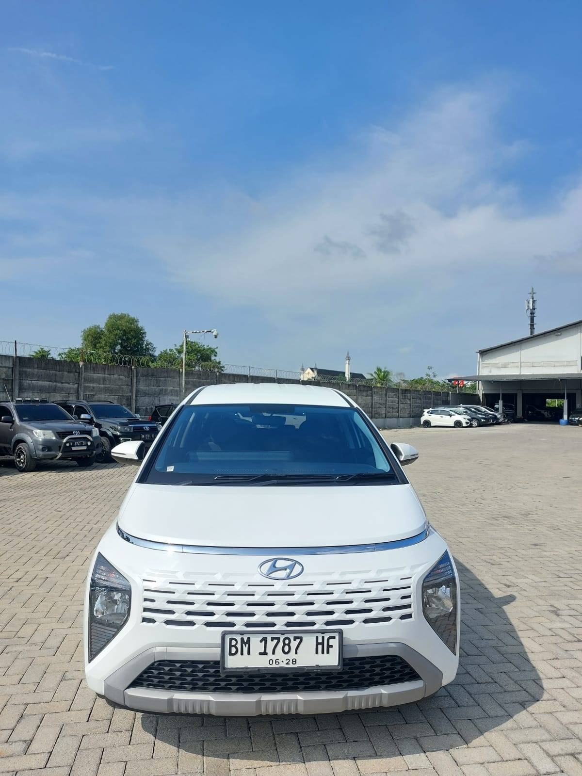 Harga OTR Hyundai Stargazer 2024 Essential IVT Review Dan Speks Bulan