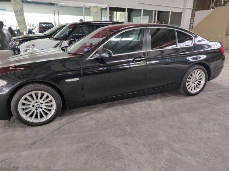 Old 2010 BMW 5 Series Sedan 520i M Sport