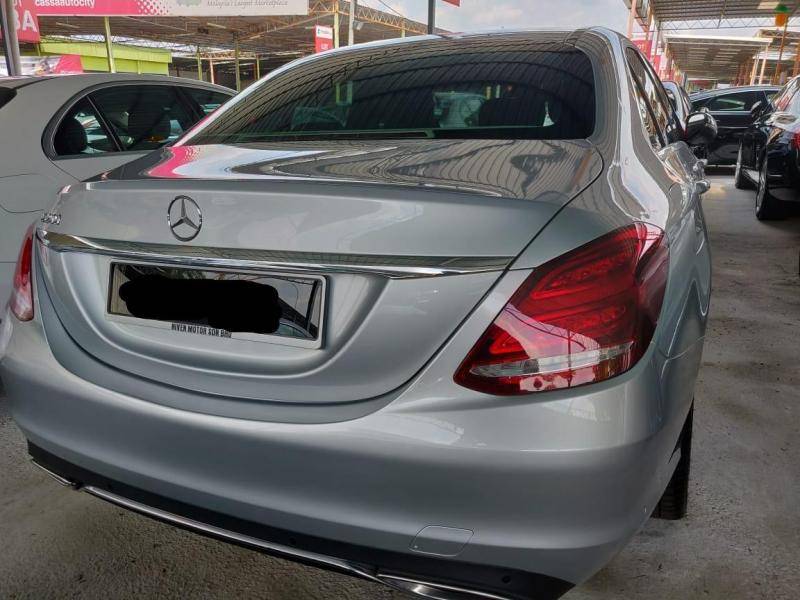 Old 2016 Mercedes Benz C-Class Saloon C 200 MT