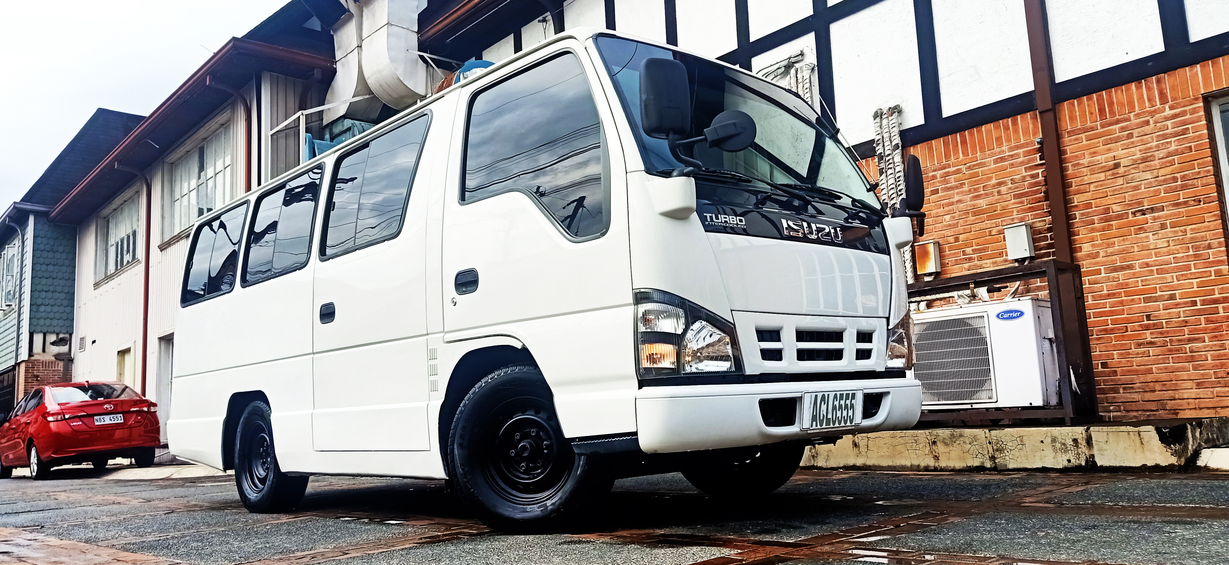 2016 Isuzu IPV 2016 Isuzu IPV
