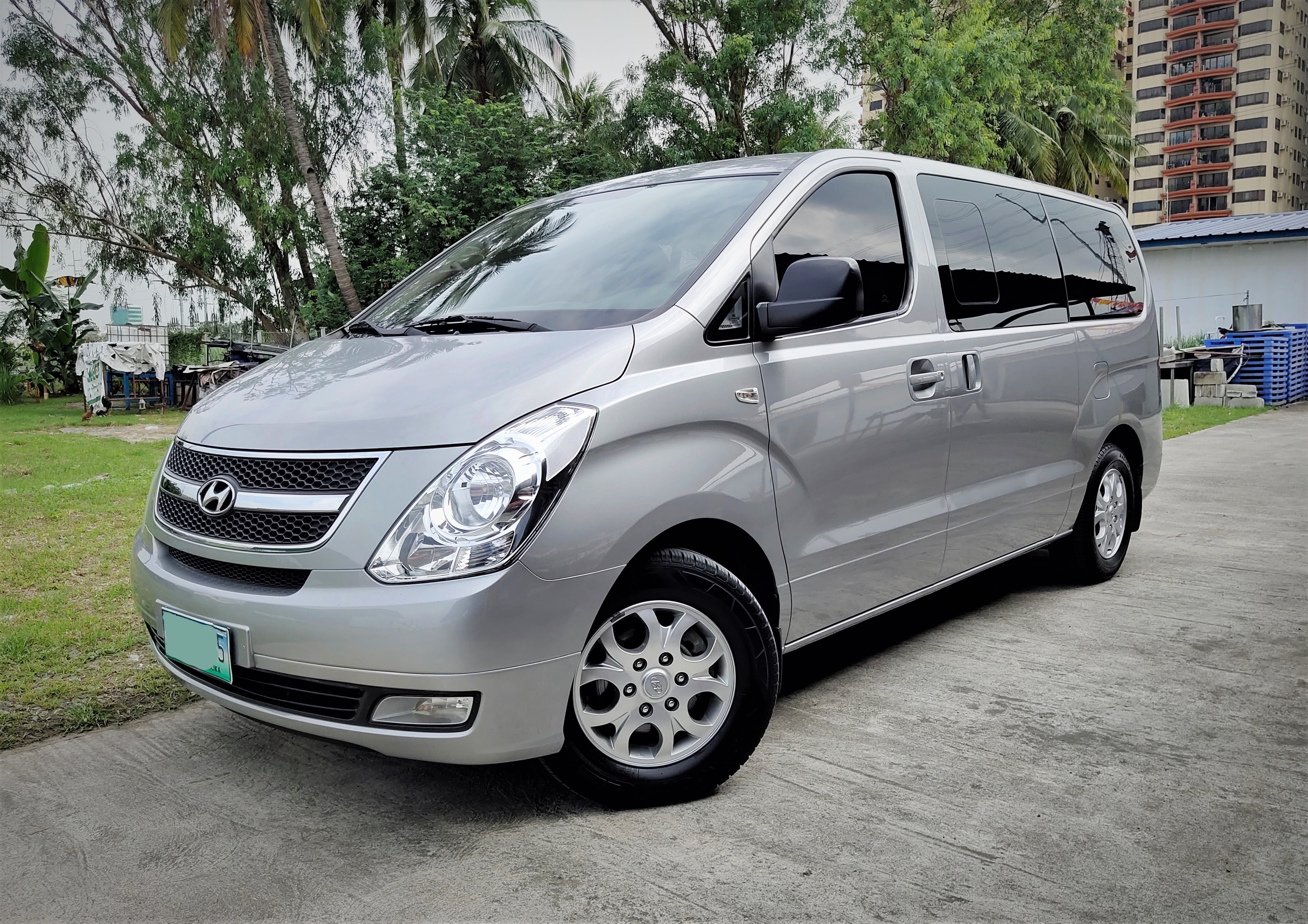 Second Hand 2011 Hyundai Grand Starex Second Hand 2011 Hyundai Grand Starex