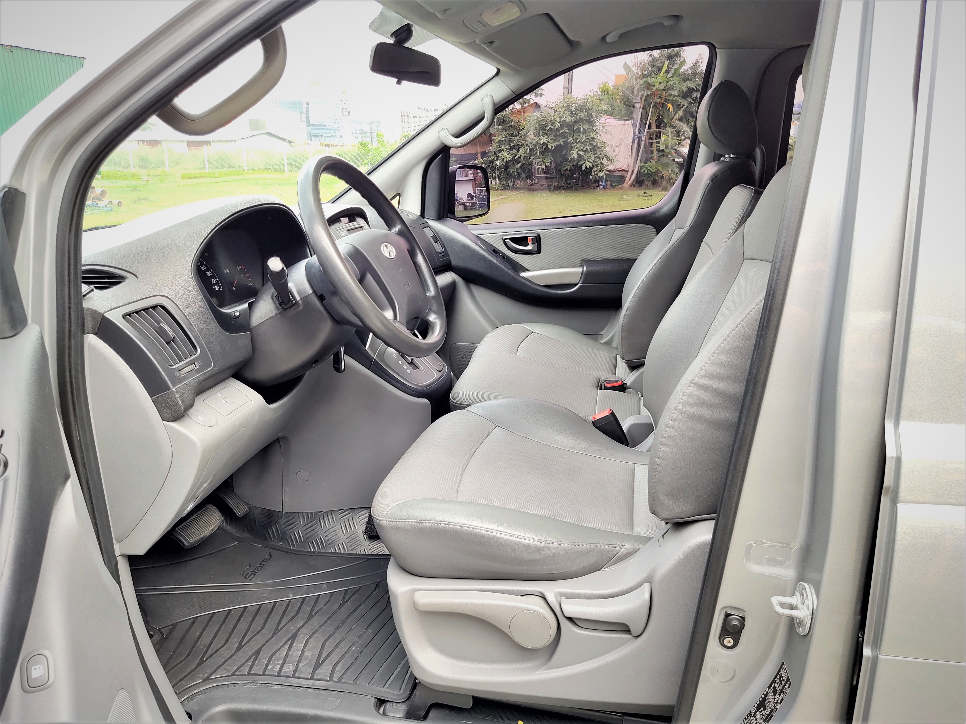 2011 Hyundai Grand Starex 2011 Hyundai Grand Starex