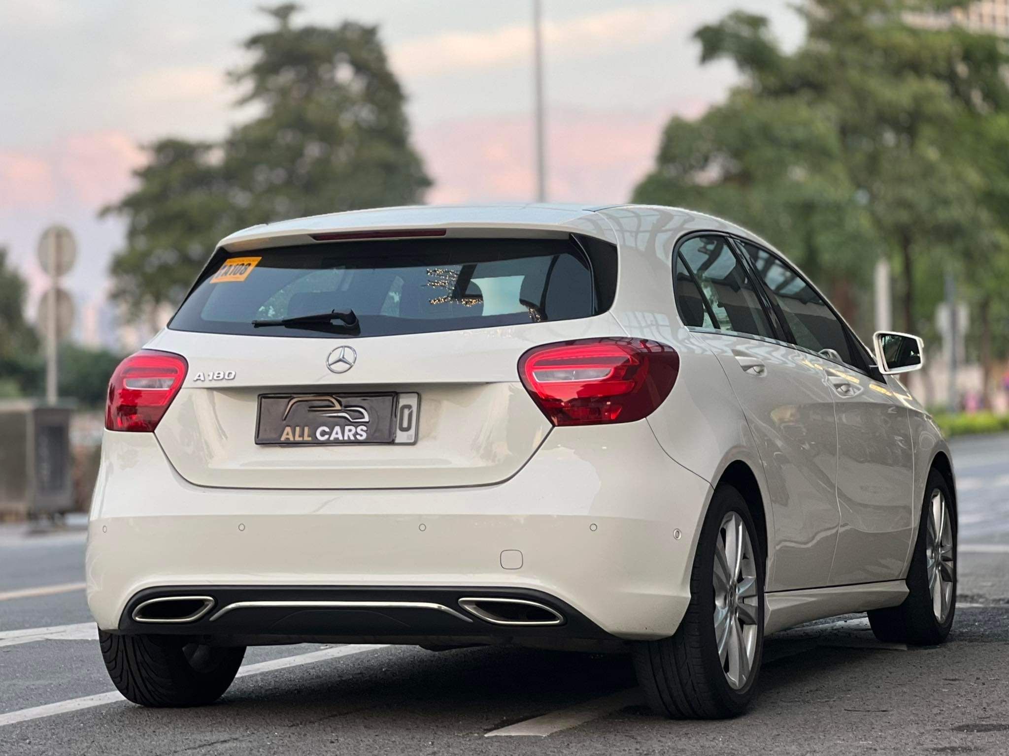 Old 2018 Mercedes-Benz A-Class 180 (automatic)