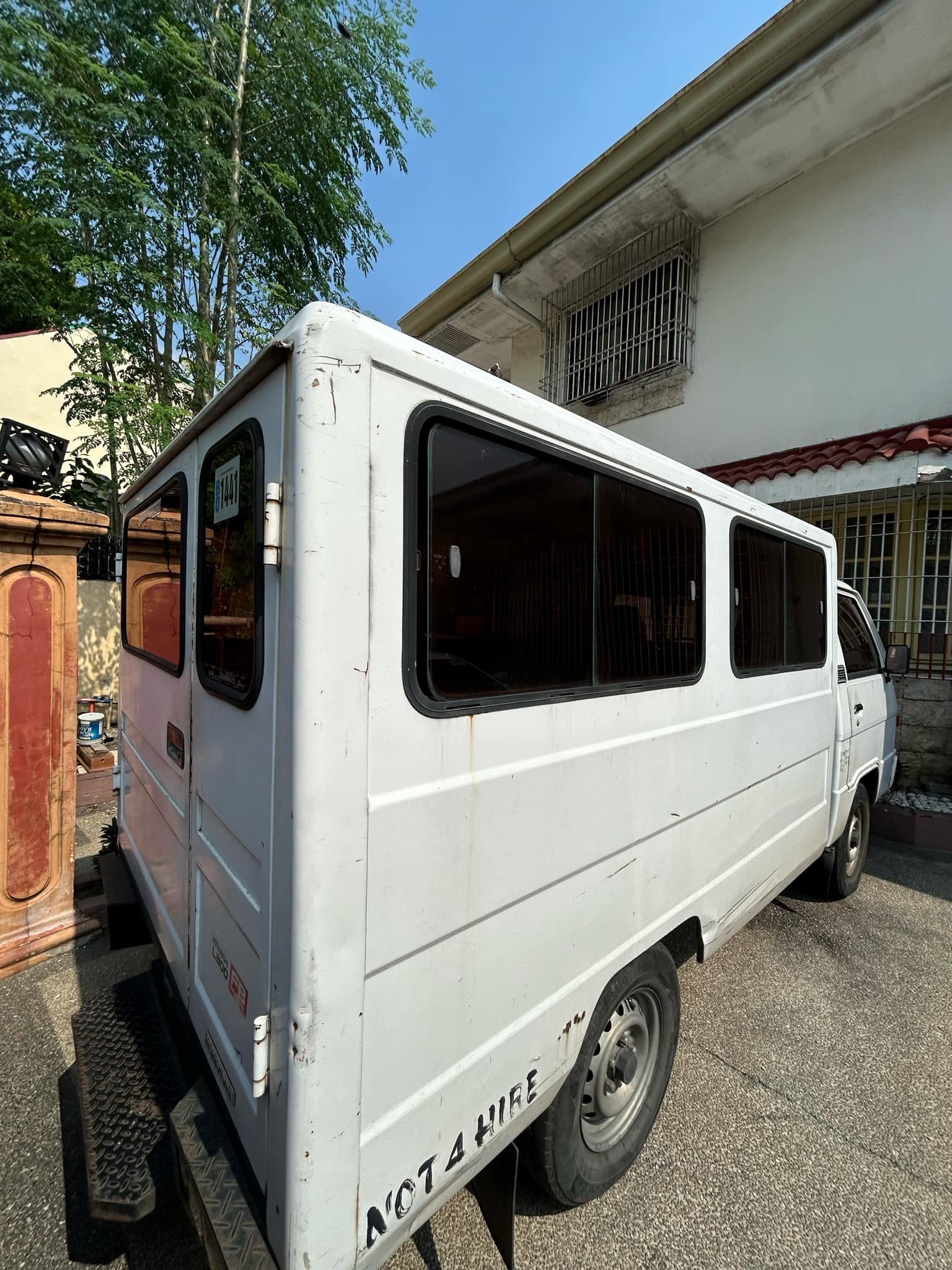 2011 Mitsubishi L300 2011 Mitsubishi L300