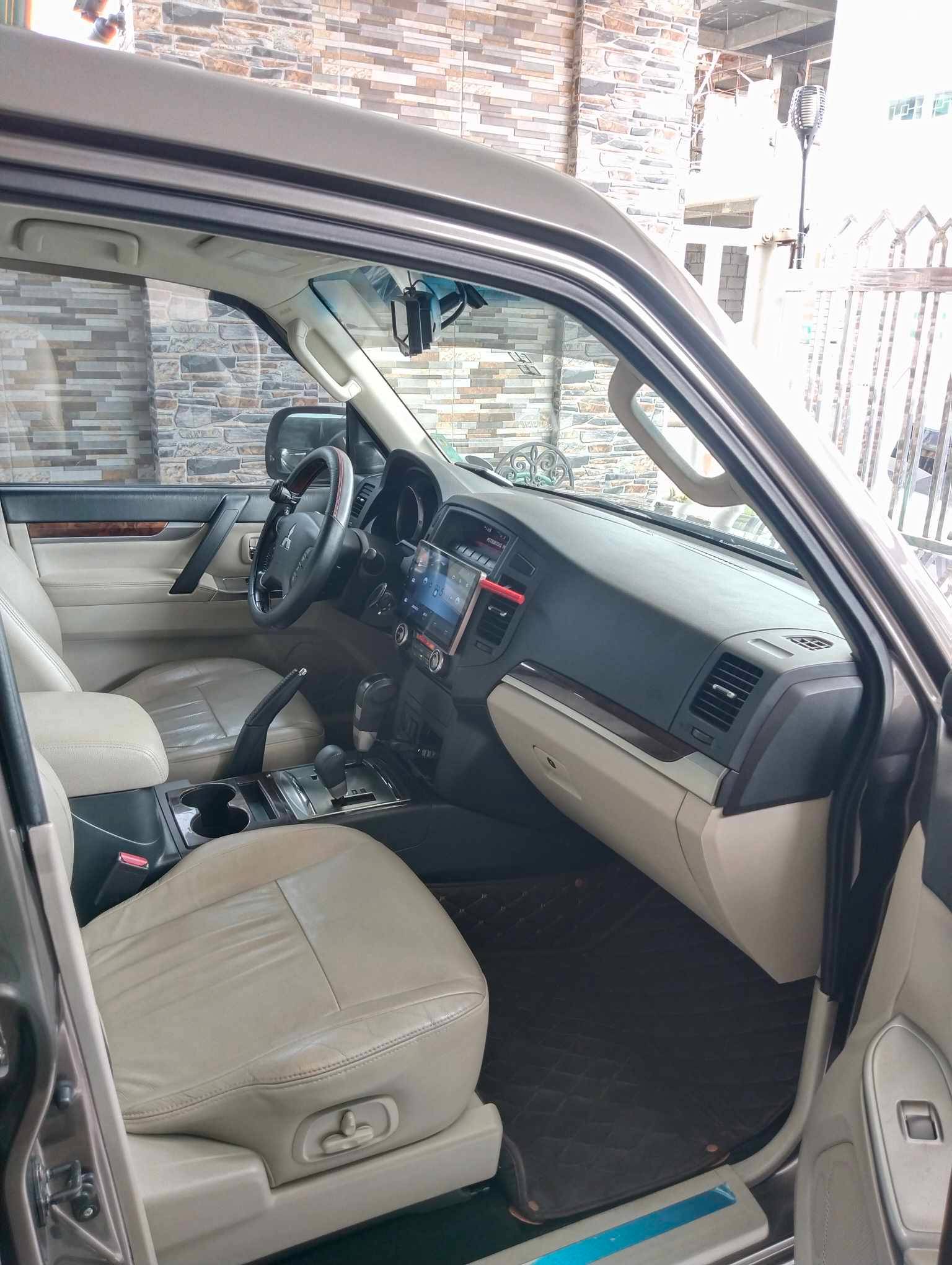 2014 Mitsubishi Pajero 2014 Mitsubishi Pajero