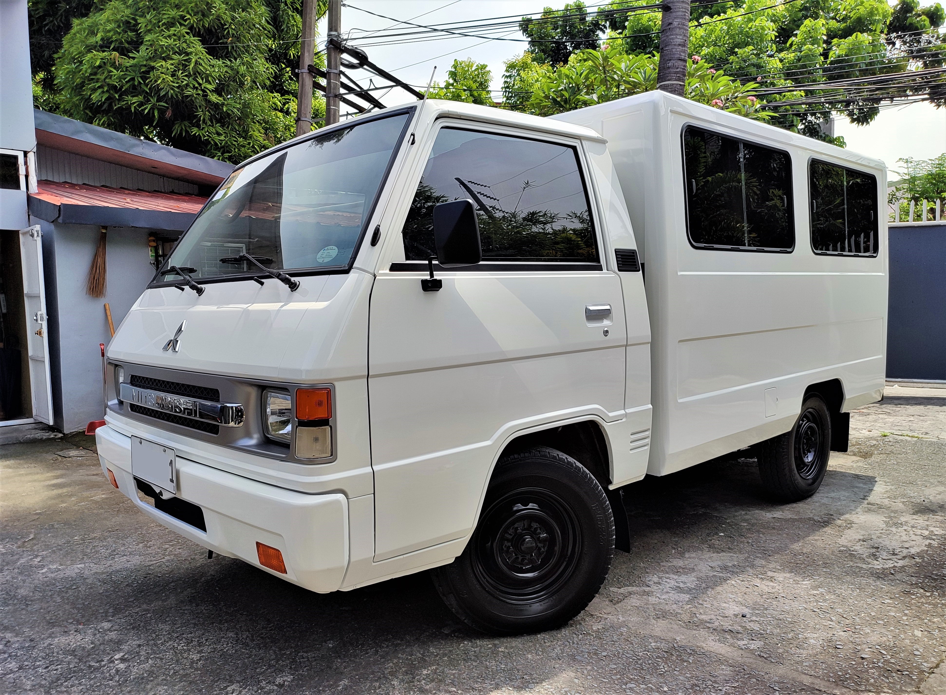 2017 Mitsubishi L300 2017 Mitsubishi L300