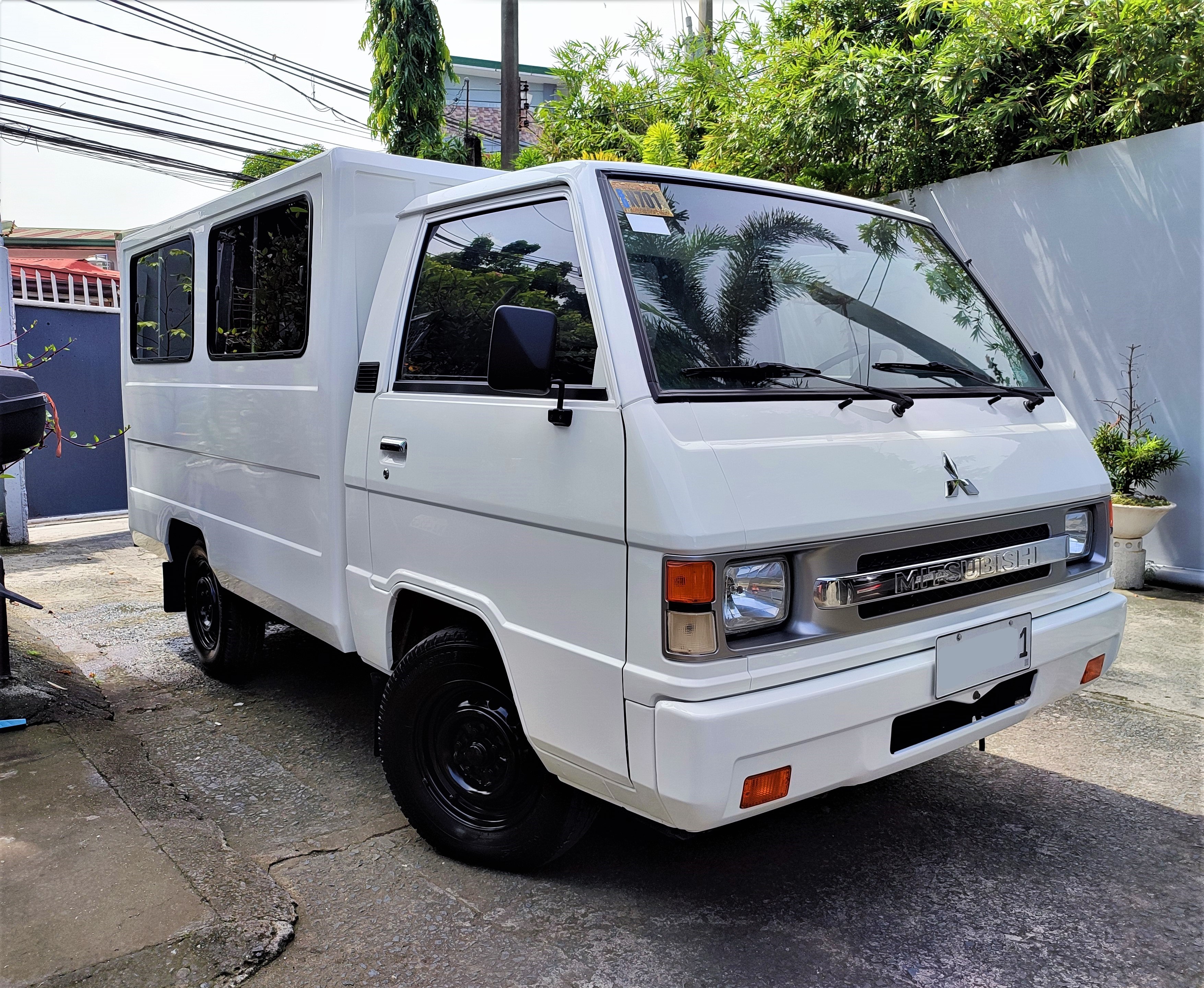 2017 Mitsubishi L300 2017 Mitsubishi L300