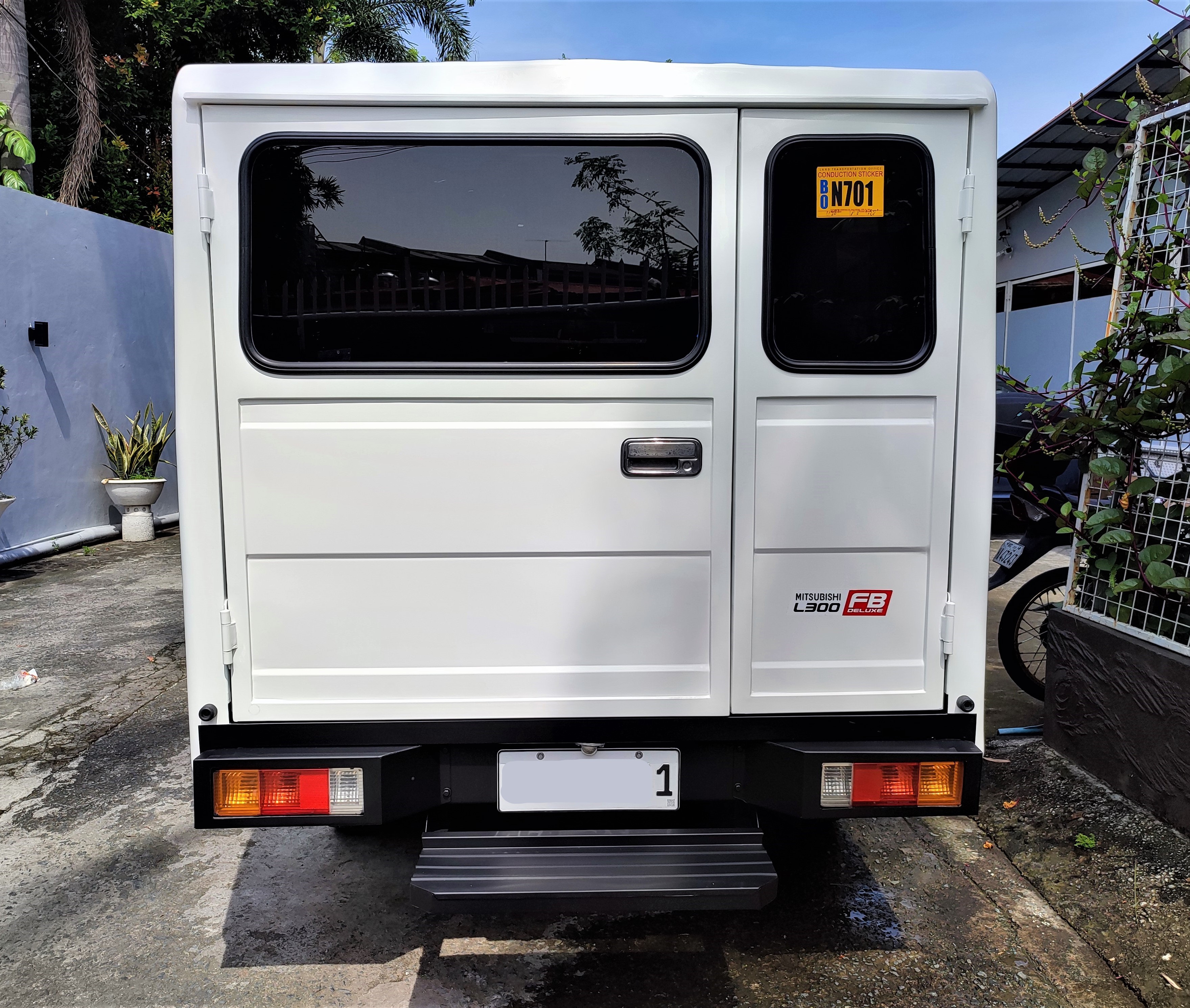 2017 Mitsubishi L300 2017 Mitsubishi L300