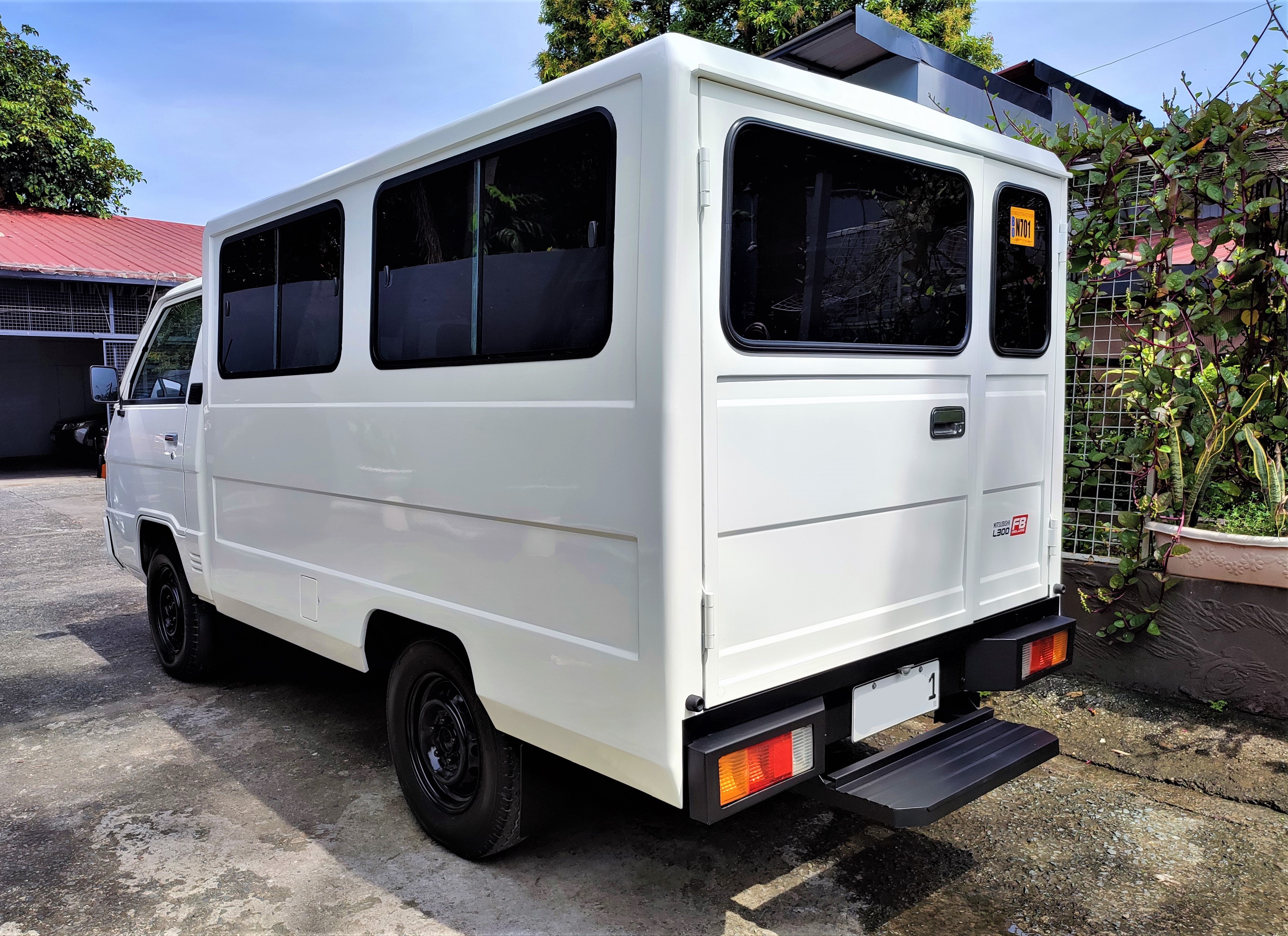 2017 Mitsubishi L300 2017 Mitsubishi L300