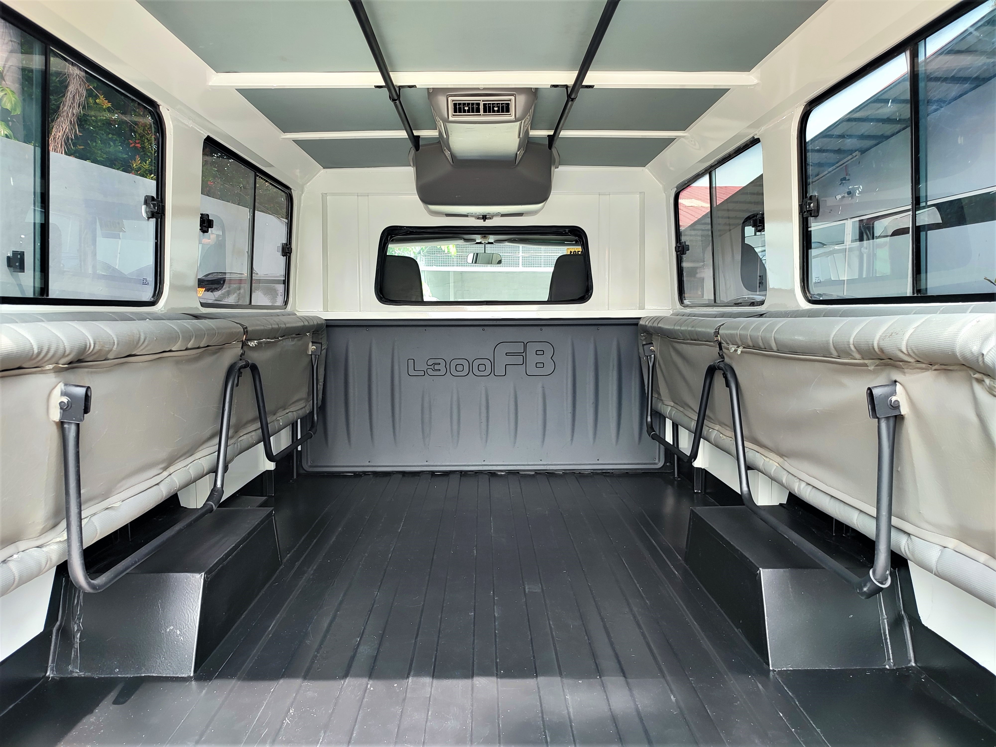 2017 Mitsubishi L300 2017 Mitsubishi L300