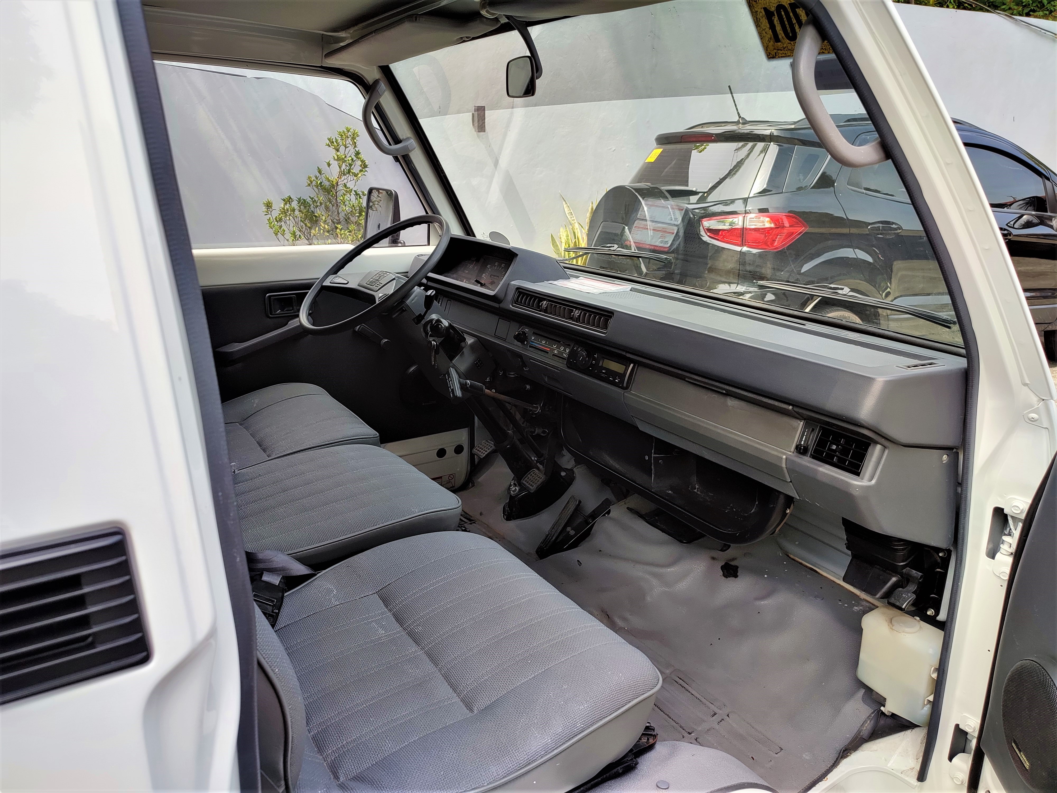 2017 Mitsubishi L300 2017 Mitsubishi L300