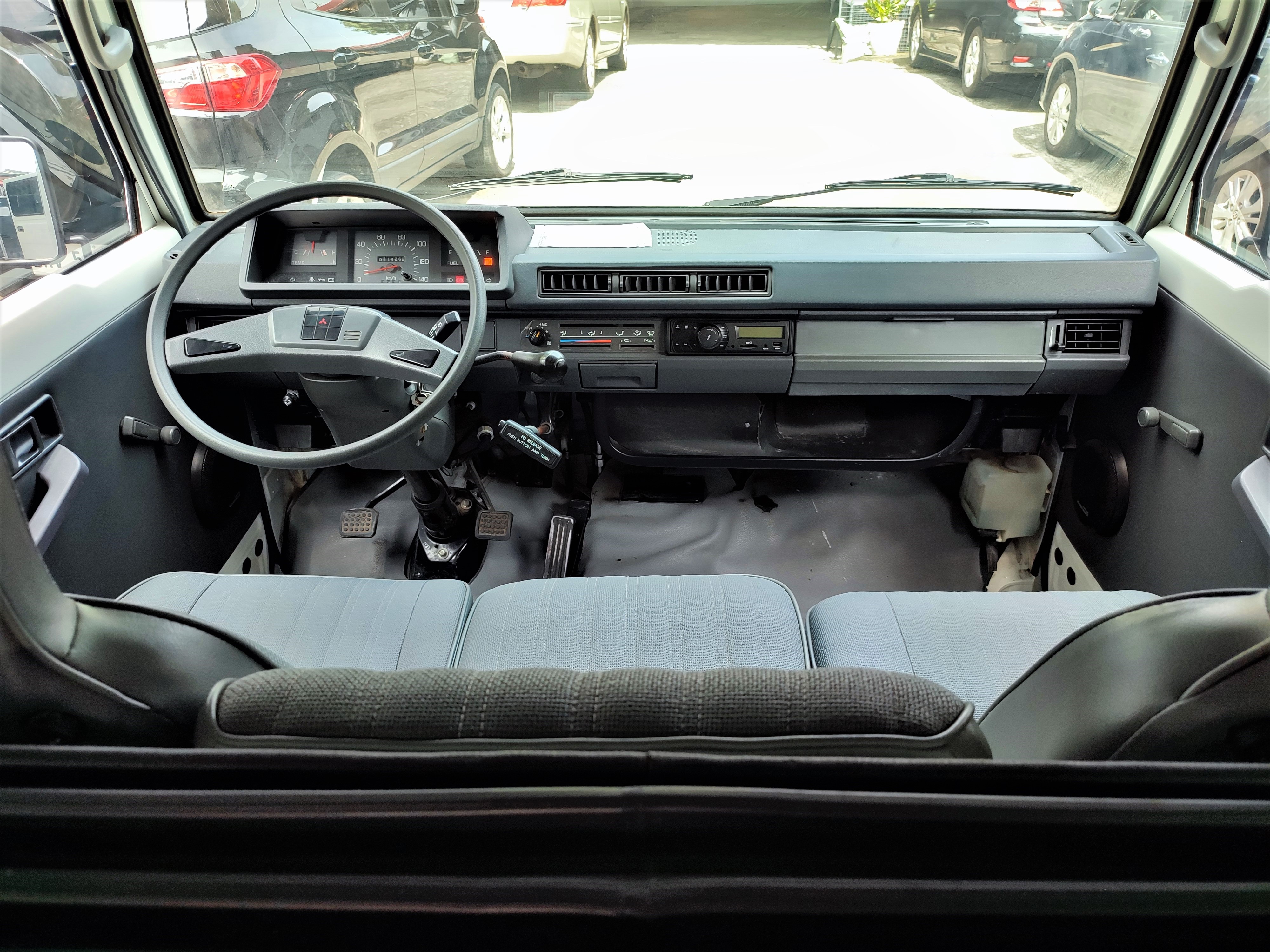 2017 Mitsubishi L300 2017 Mitsubishi L300