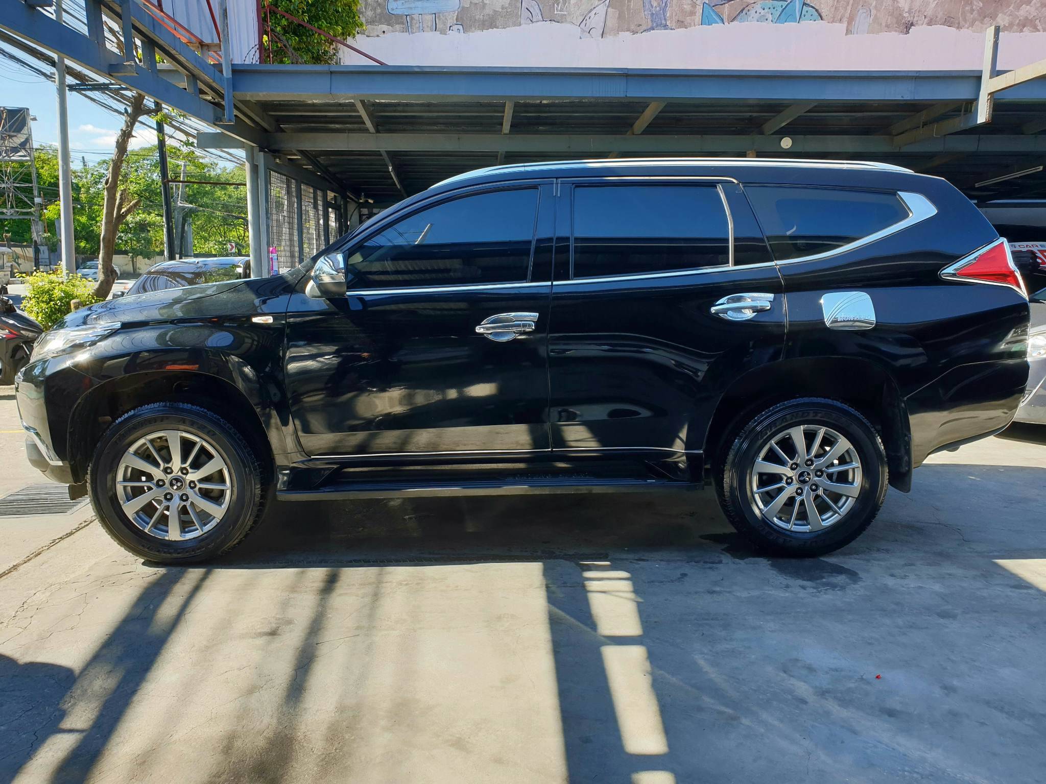 2nd Hand 2017 Mitsubishi Montero Sport 2.5 GLX 4x2 MT