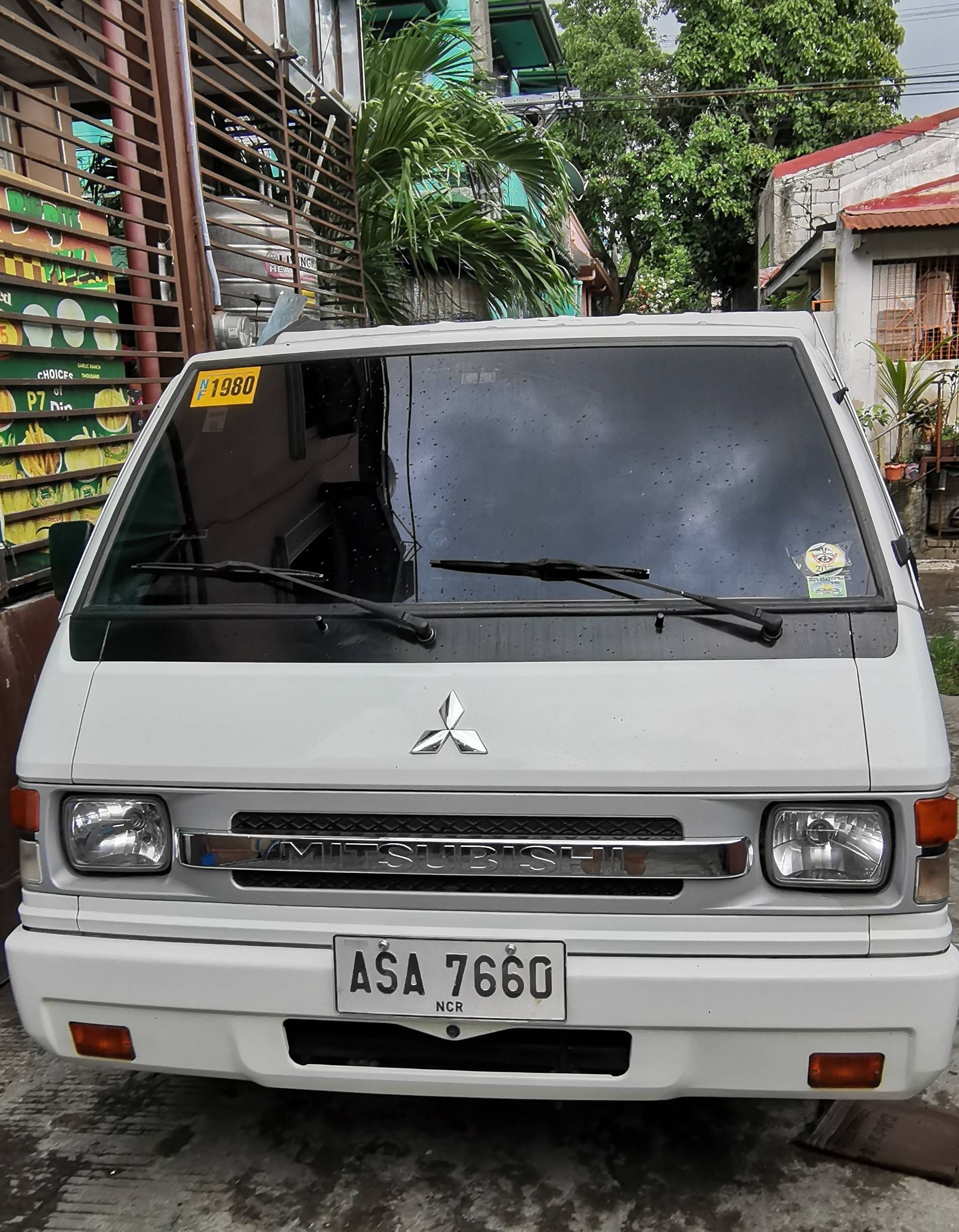 Second Hand 2015 Mitsubishi L300 Second Hand 2015 Mitsubishi L300