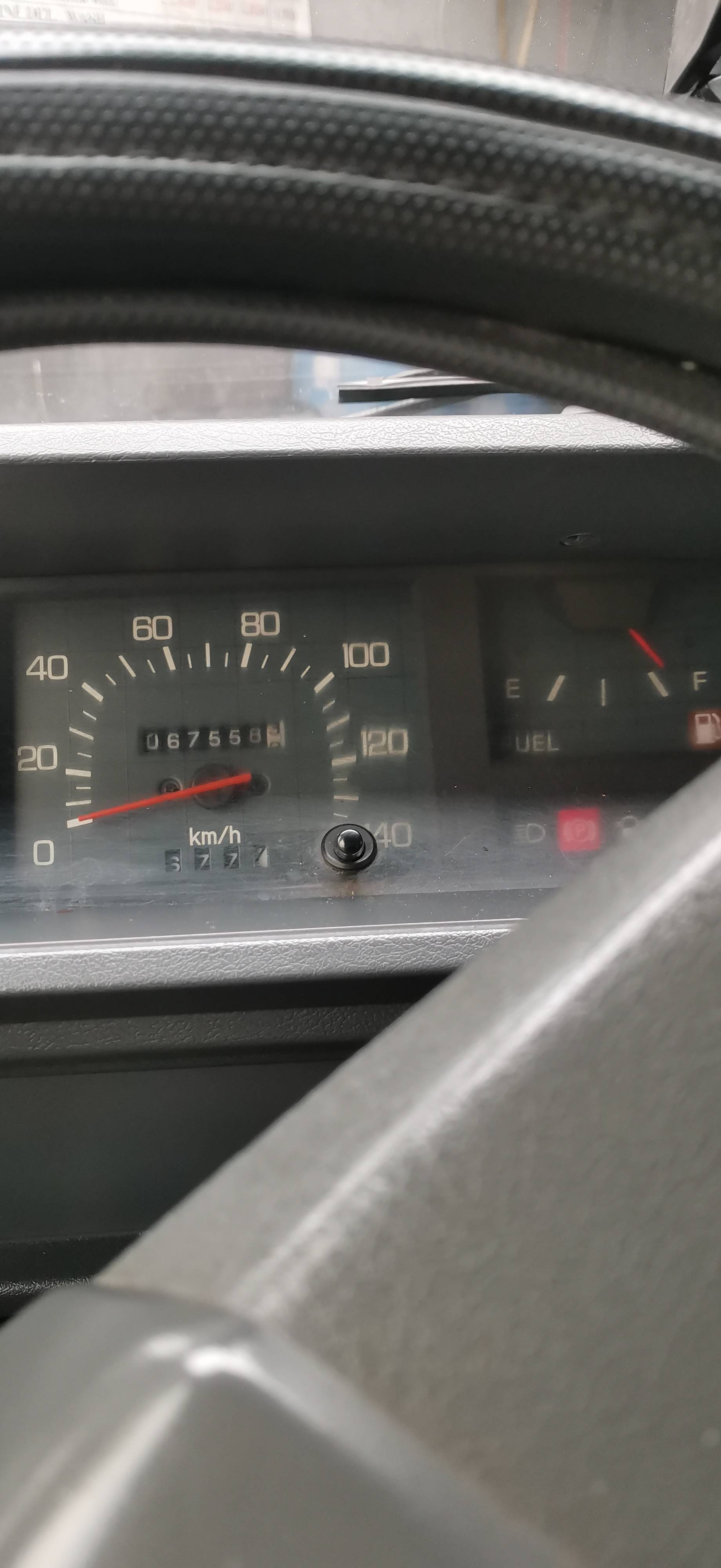 2015 Mitsubishi L300 2015 Mitsubishi L300