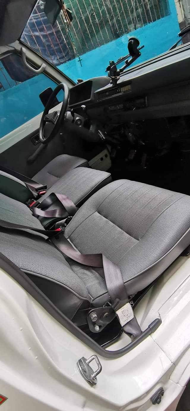 2015 Mitsubishi L300 2015 Mitsubishi L300