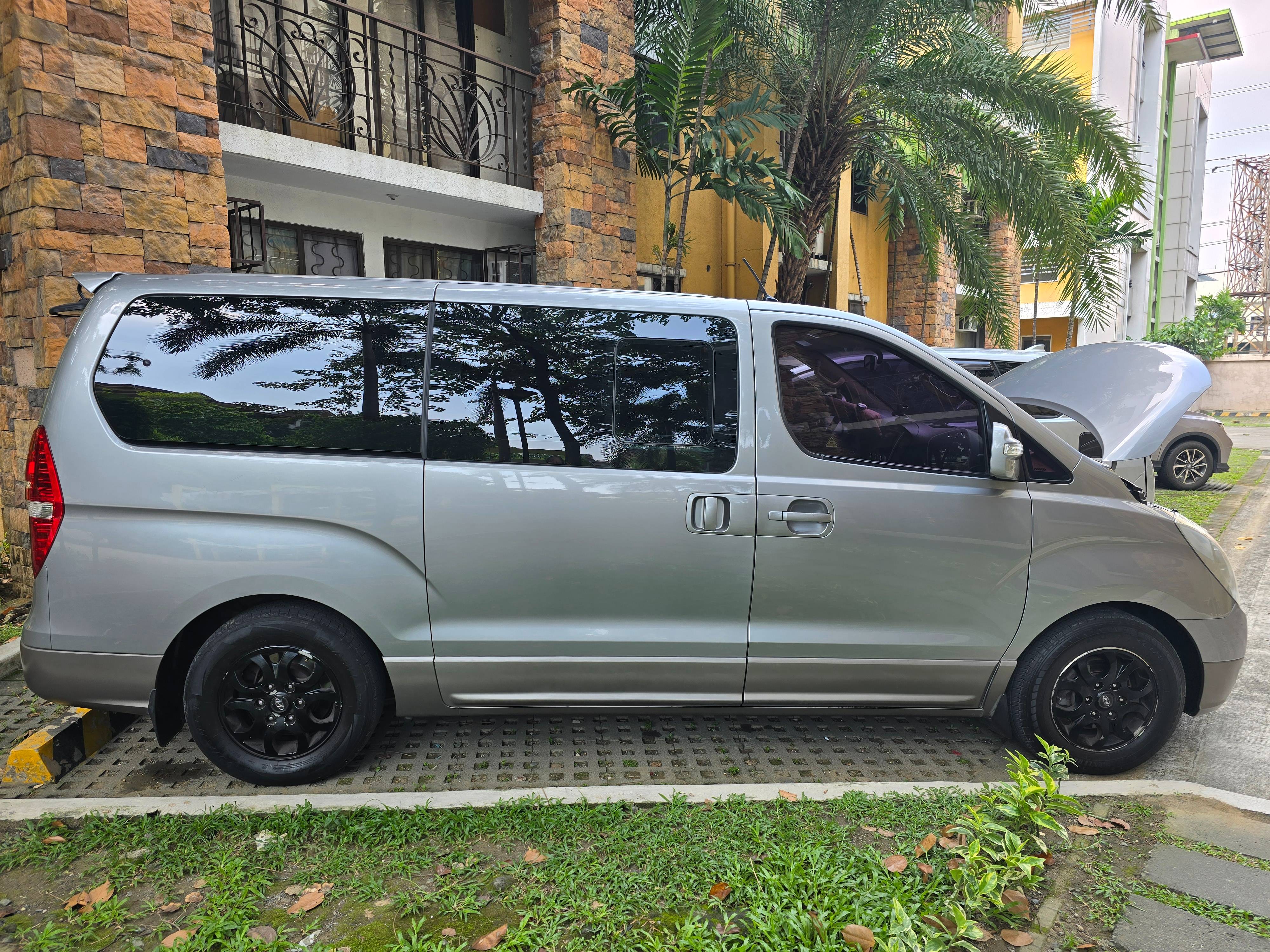 Second Hand 2016 Hyundai Grand Starex Second Hand 2016 Hyundai Grand Starex
