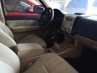 2010 Ford Everest 2010 Ford Everest