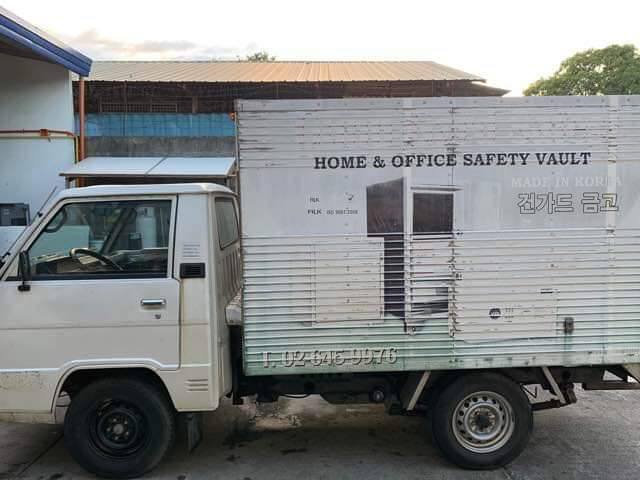 2015 Mitsubishi L300 2015 Mitsubishi L300