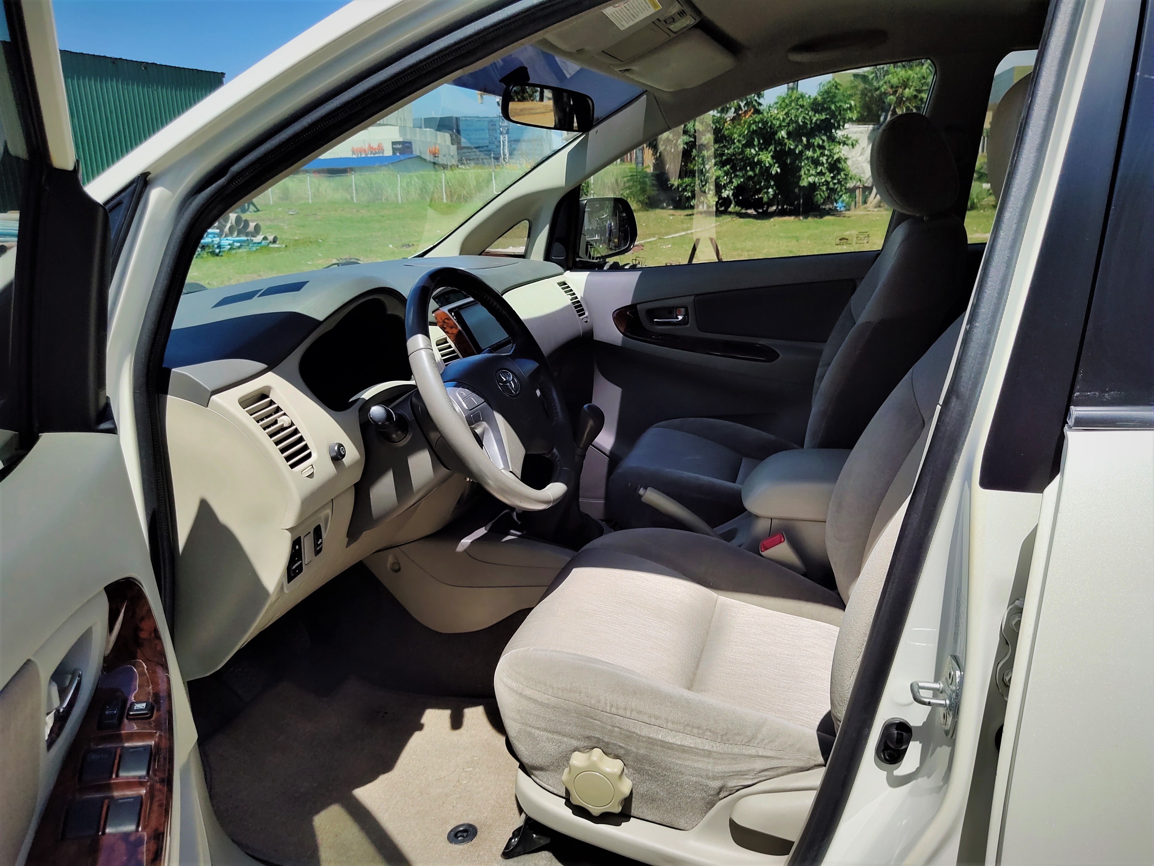 2013 Toyota Innova 2013 Toyota Innova