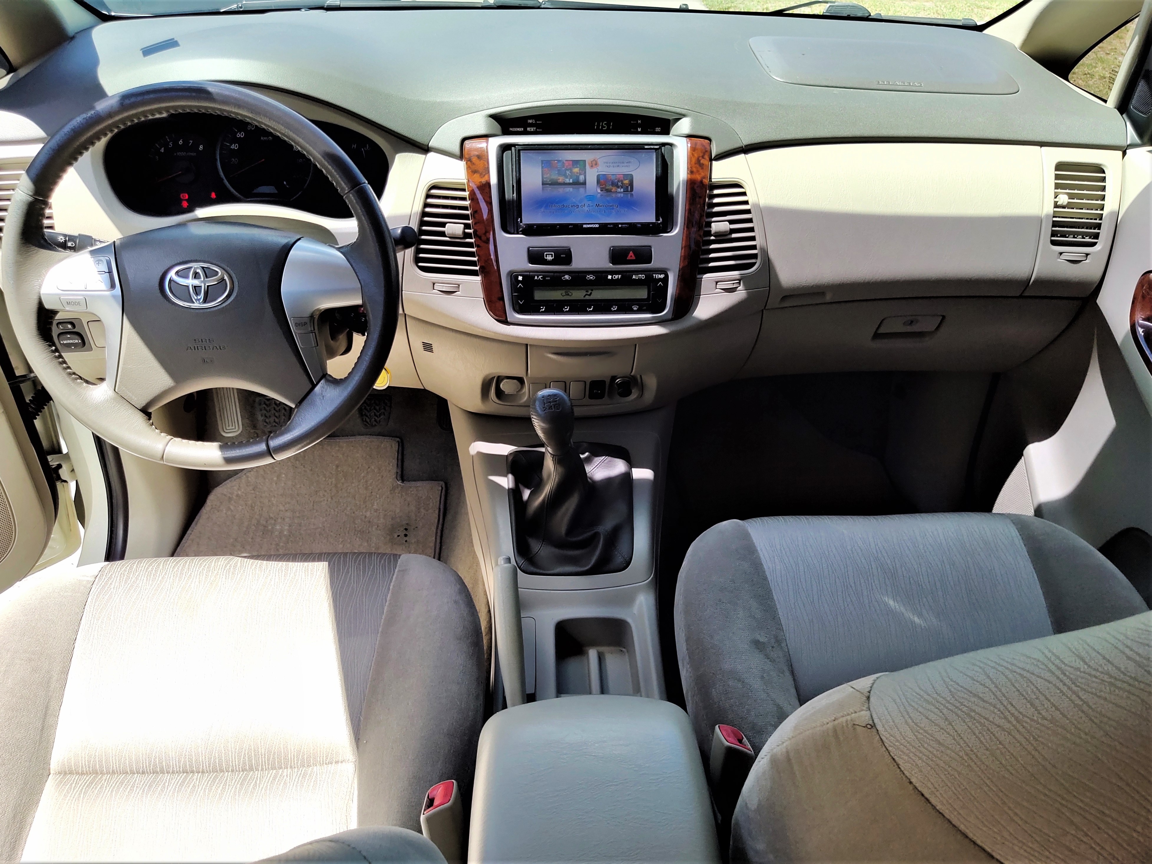 2013 Toyota Innova 2013 Toyota Innova