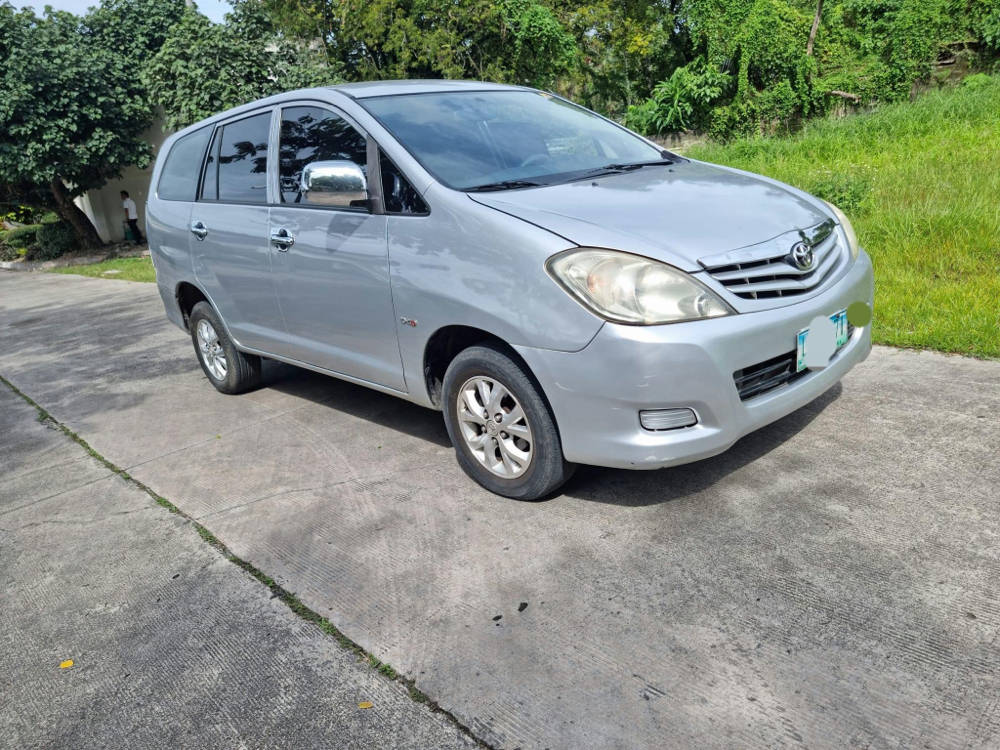 Second hand 2010 Toyota Innova 2.5L E AT