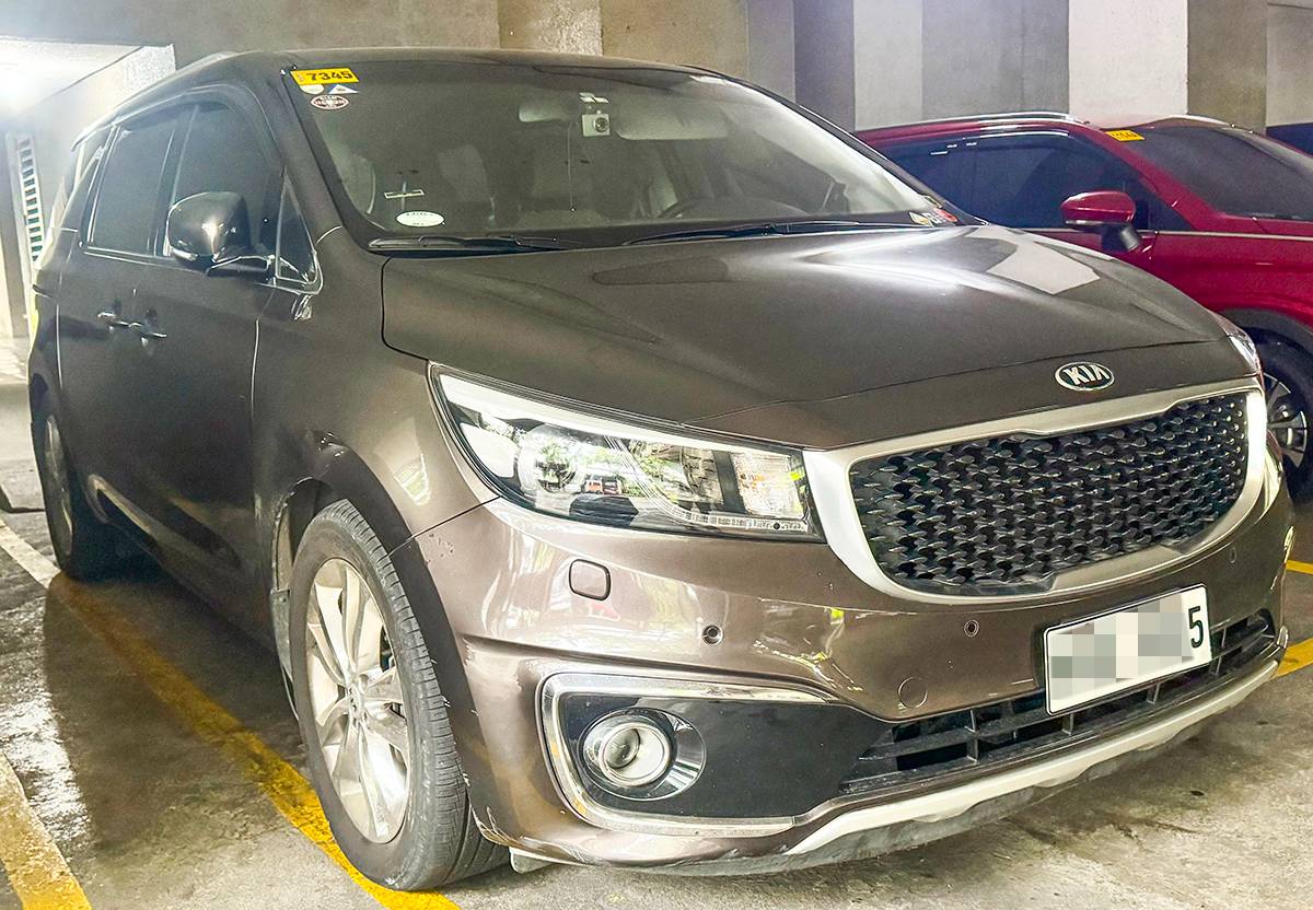 Second Hand 2016 Kia Grand Carnival Second Hand 2016 Kia Grand Carnival