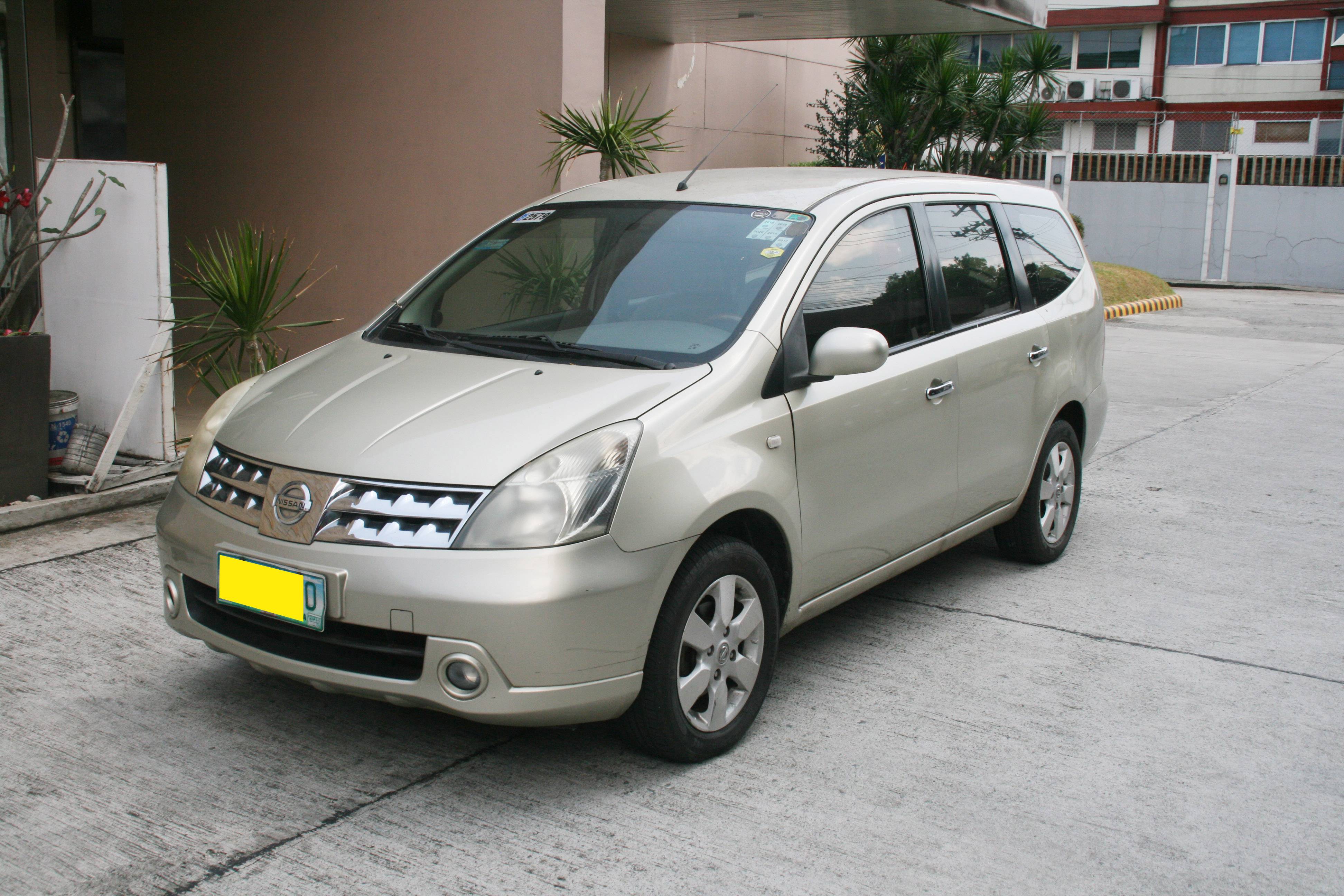 nissan grand livina 2010