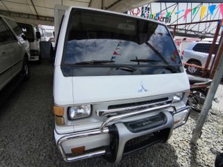 2011 Mitsubishi L300 2011 Mitsubishi L300