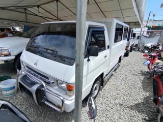 2011 Mitsubishi L300 2011 Mitsubishi L300