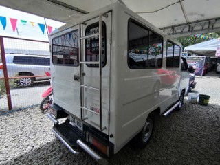 2011 Mitsubishi L300 2011 Mitsubishi L300