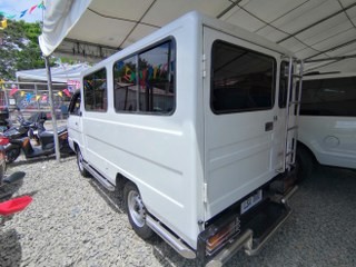 2011 Mitsubishi L300 2011 Mitsubishi L300