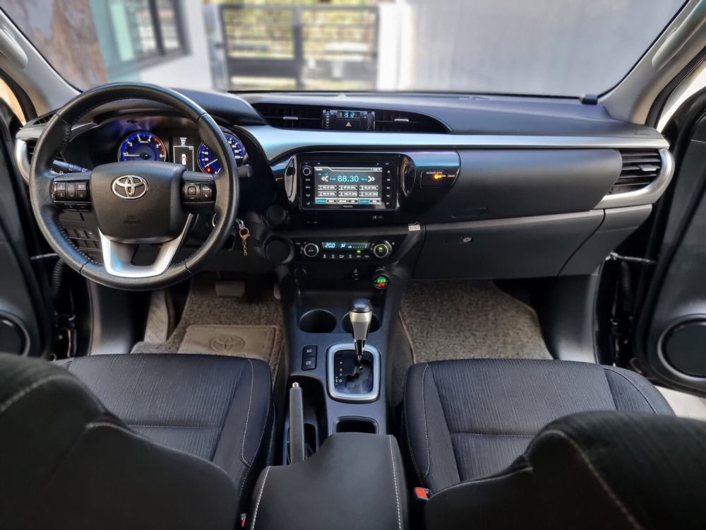 Old 2016 Toyota Hilux 2.4 G DSL 4x2 A/T