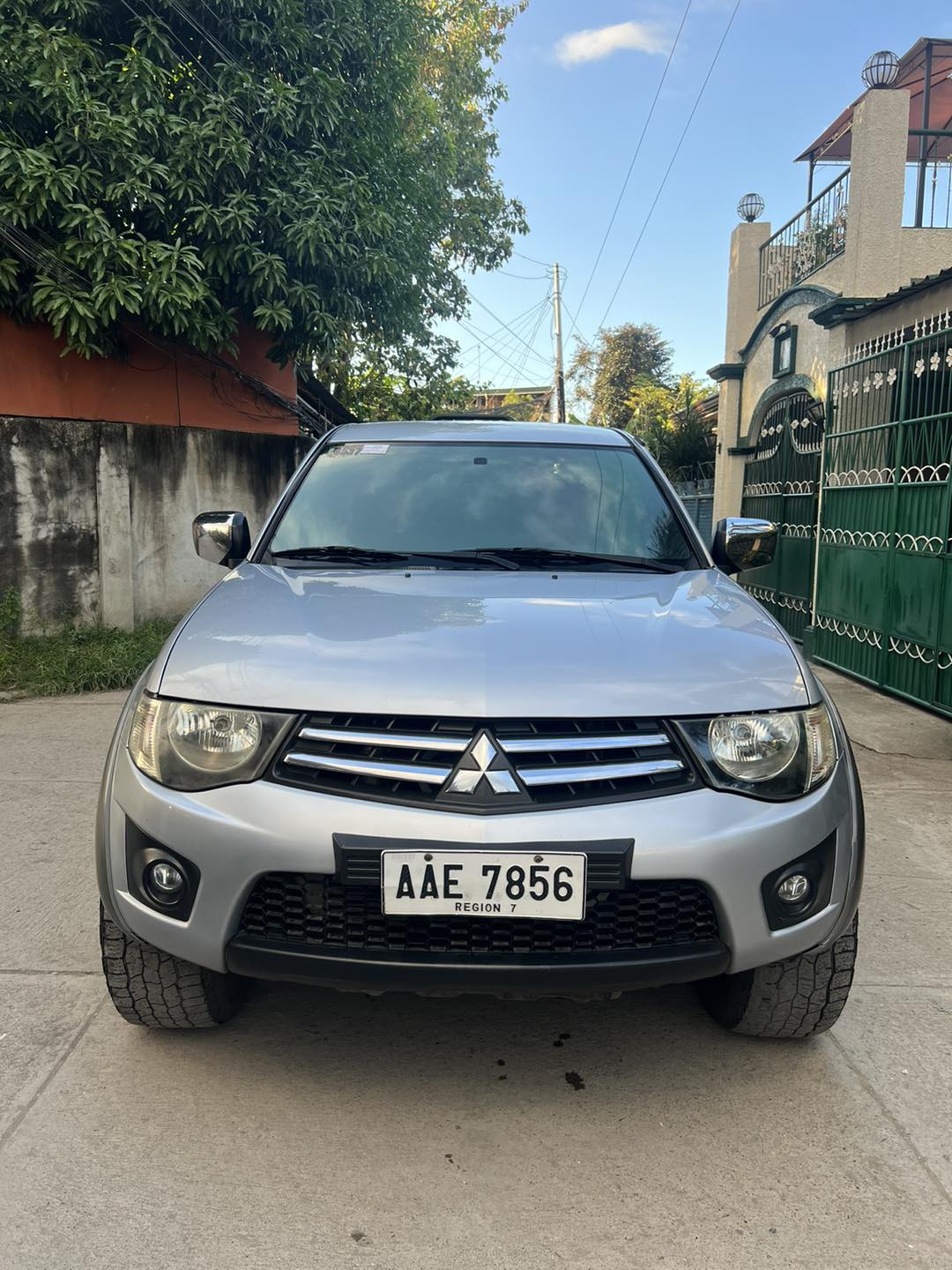 Second Hand 2014 Mitsubishi Strada Second Hand 2014 Mitsubishi Strada