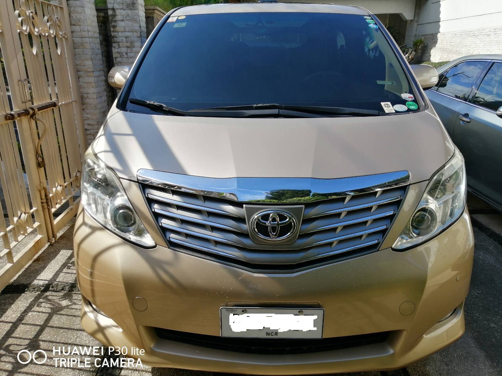 Second Hand 2011 Toyota Alphard Second Hand 2011 Toyota Alphard
