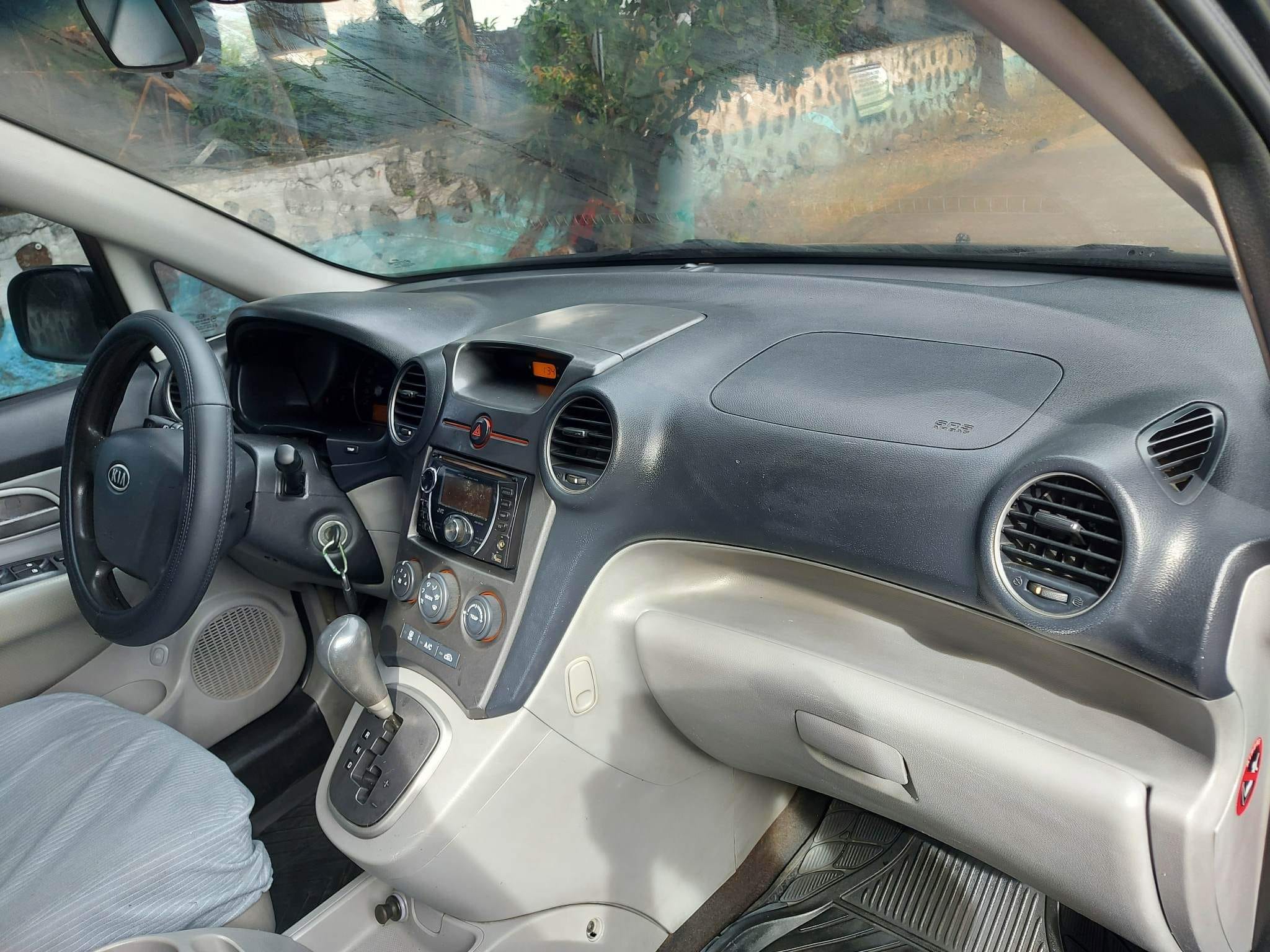 2010 Kia Carens 2010 Kia Carens