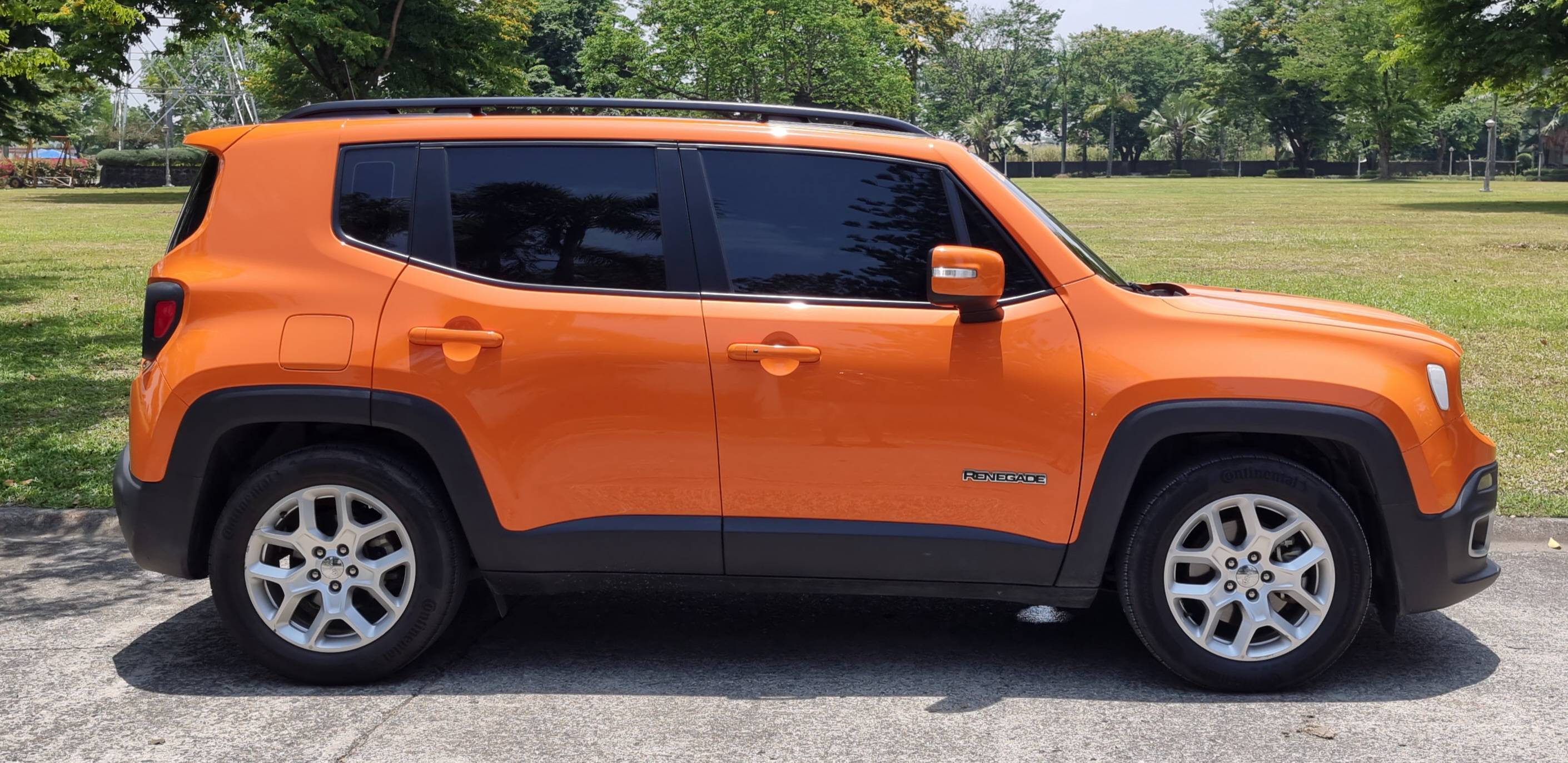 Old 2020 Jeep Renegade Longitude