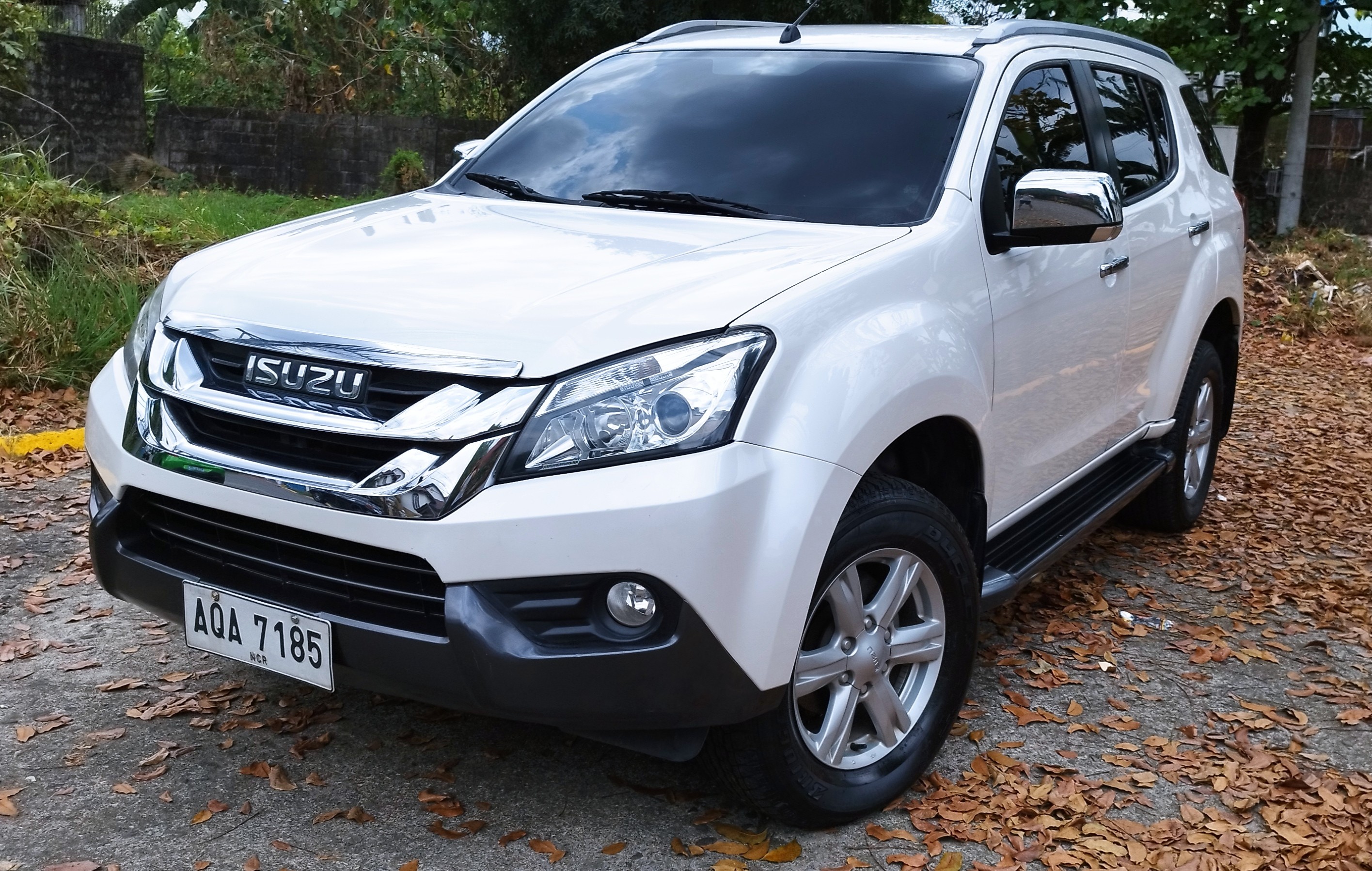 Second Hand 2015 Isuzu MU-X Second Hand 2015 Isuzu MU-X