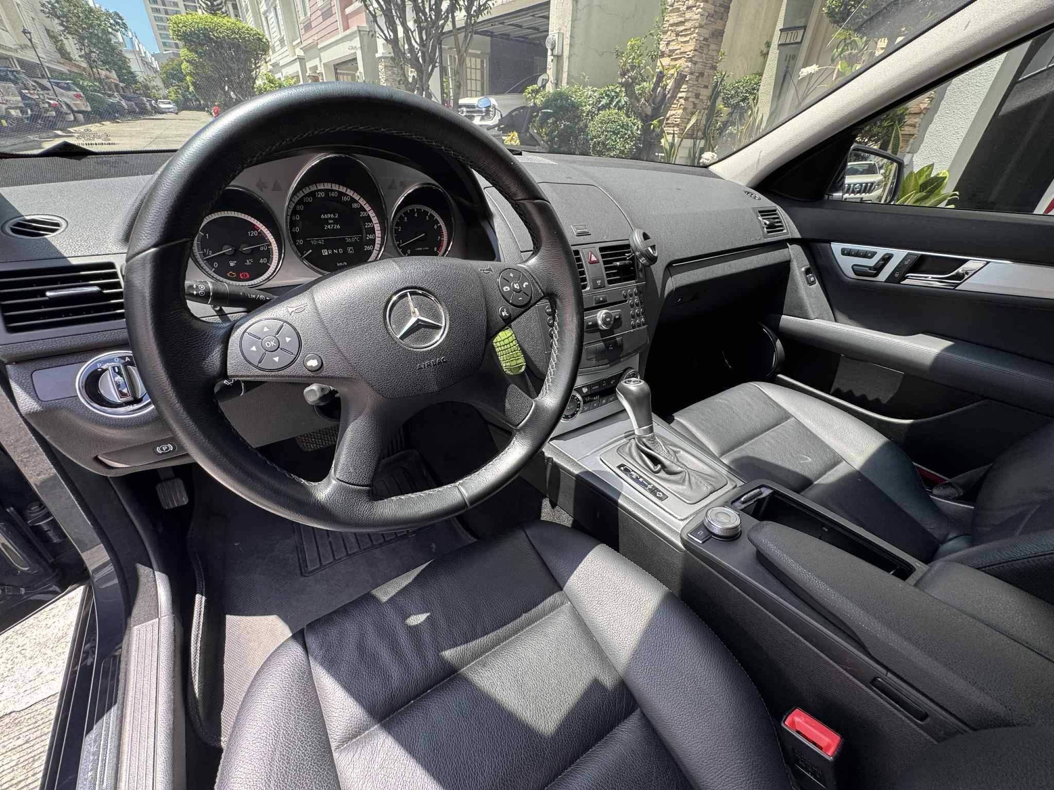 2010 Mercedes-Benz C-Class 2010 Mercedes-Benz C-Class