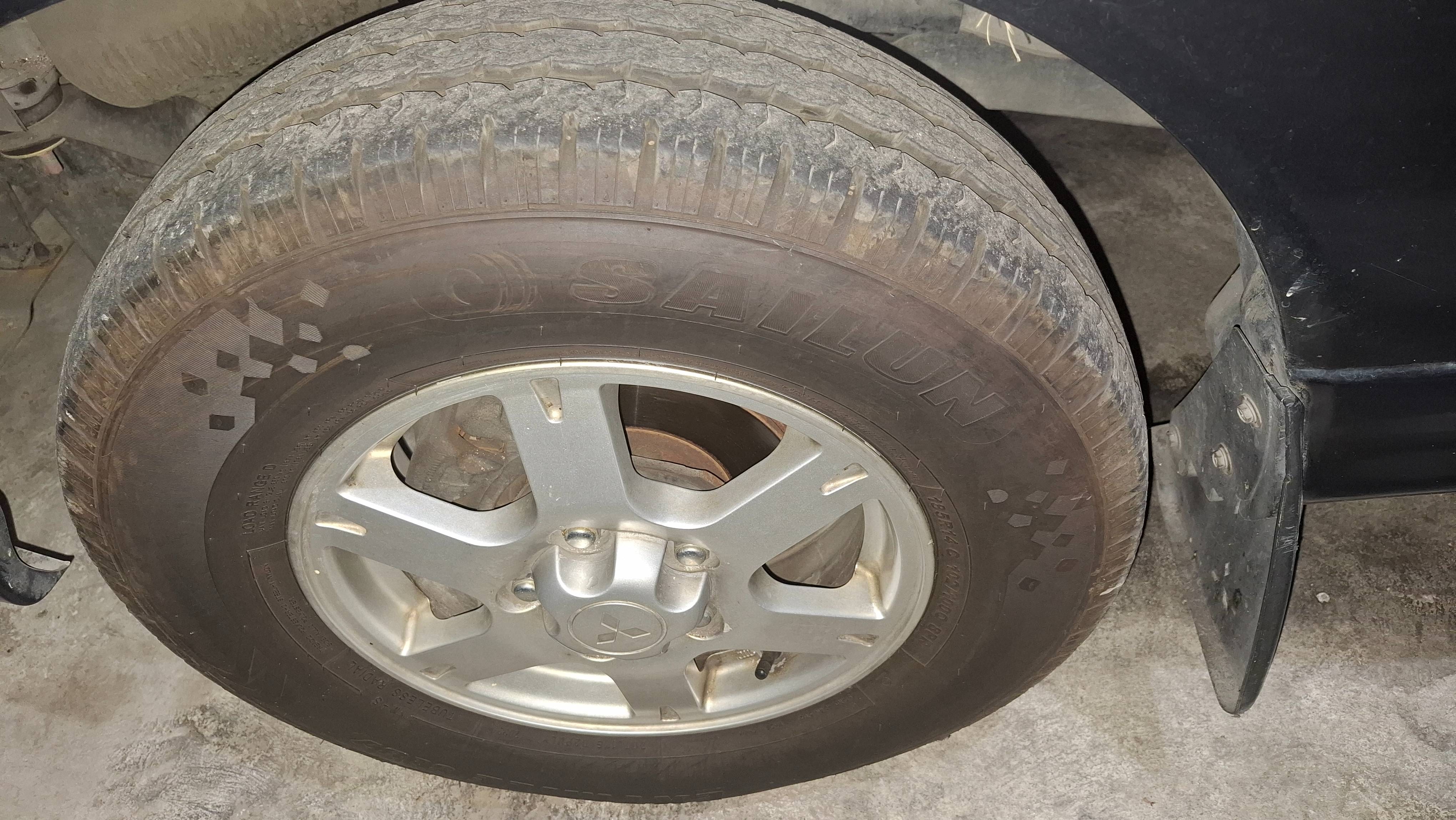 2010 Mitsubishi Adventure 2010 Mitsubishi Adventure