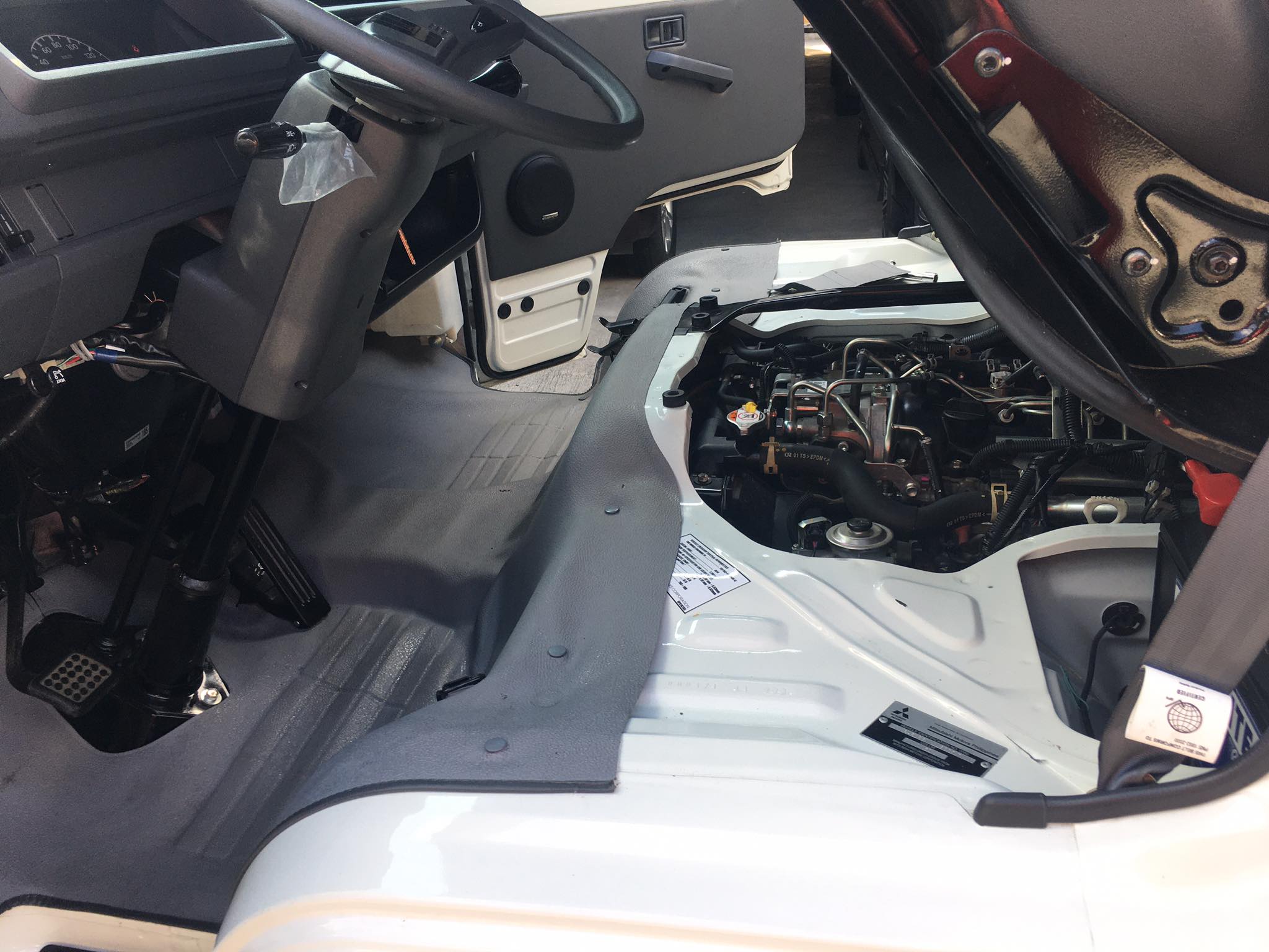 2021 Mitsubishi L300 2021 Mitsubishi L300