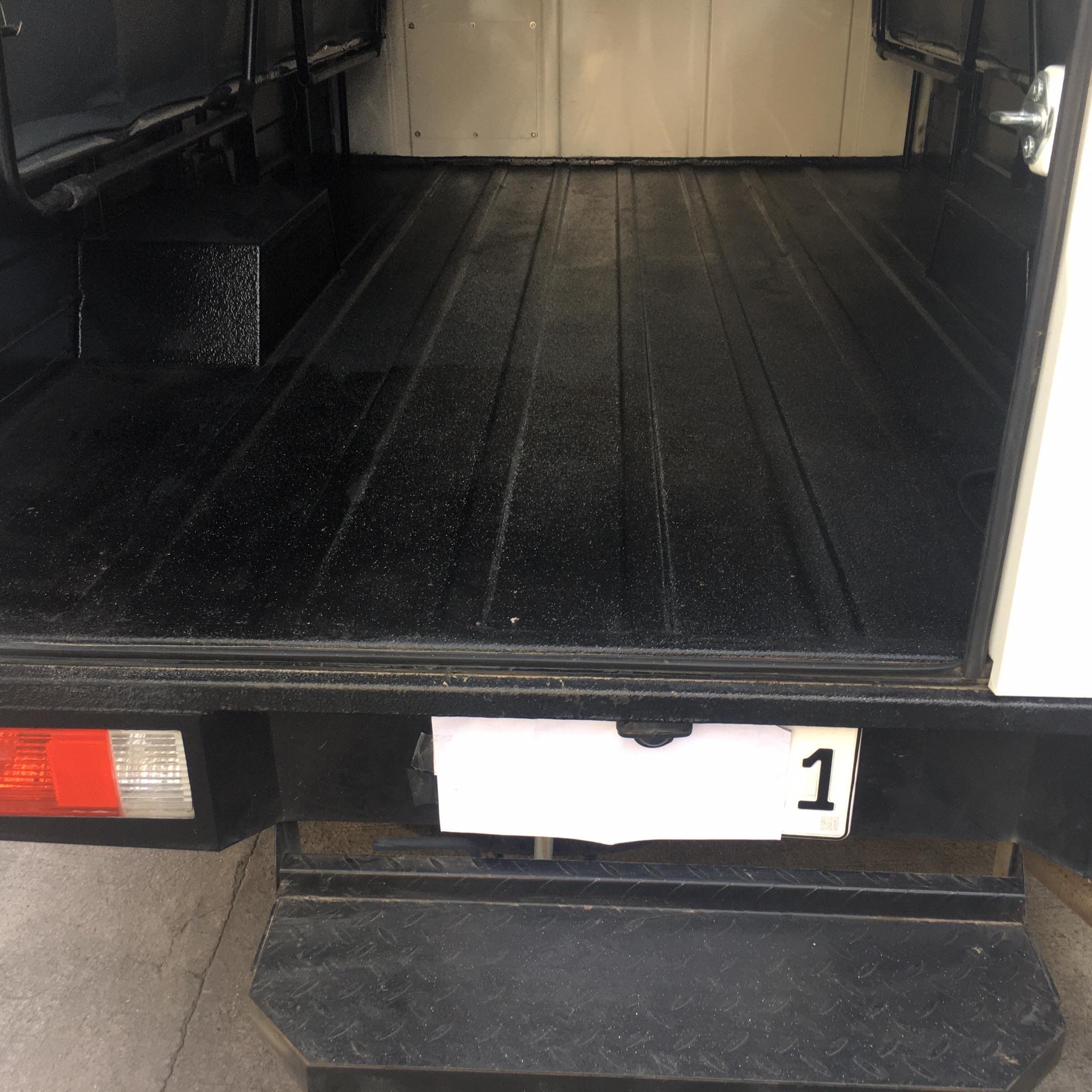 2021 Mitsubishi L300 2021 Mitsubishi L300