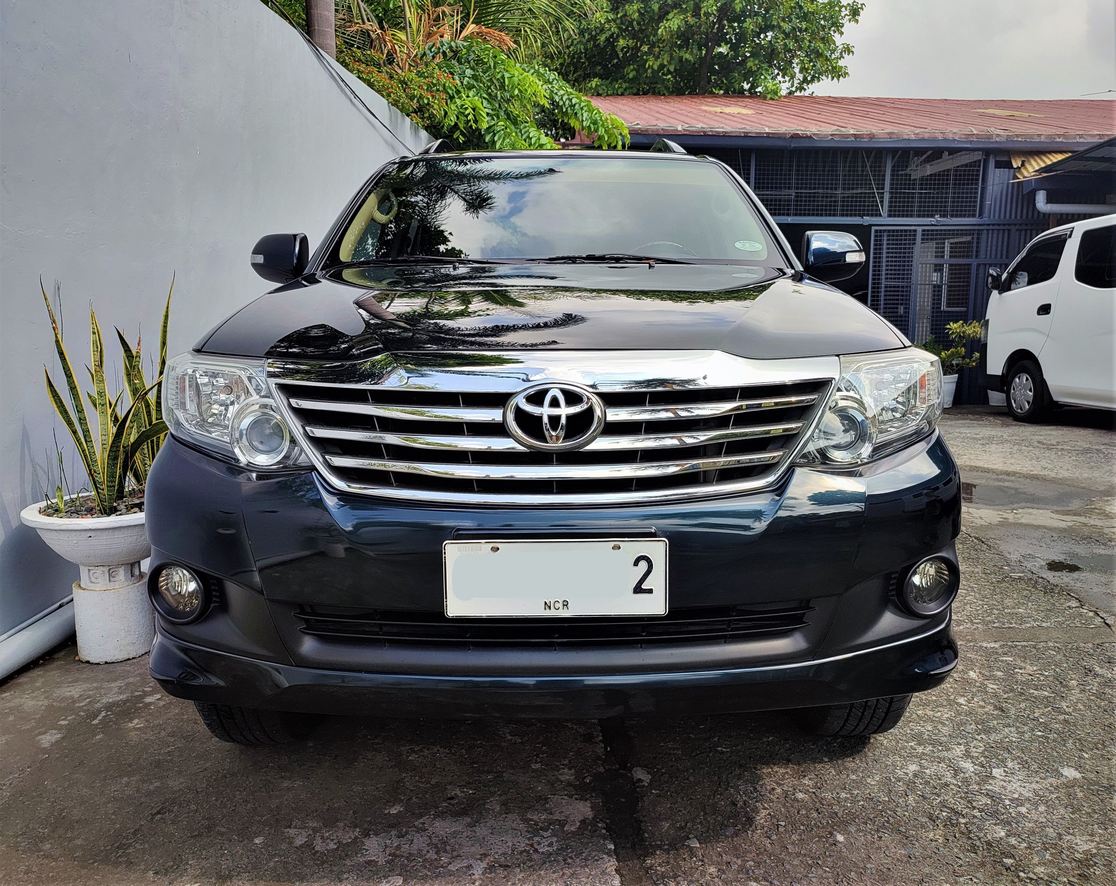 Second hand 2014 Toyota Fortuner Gas AT 4x2 2.7 G