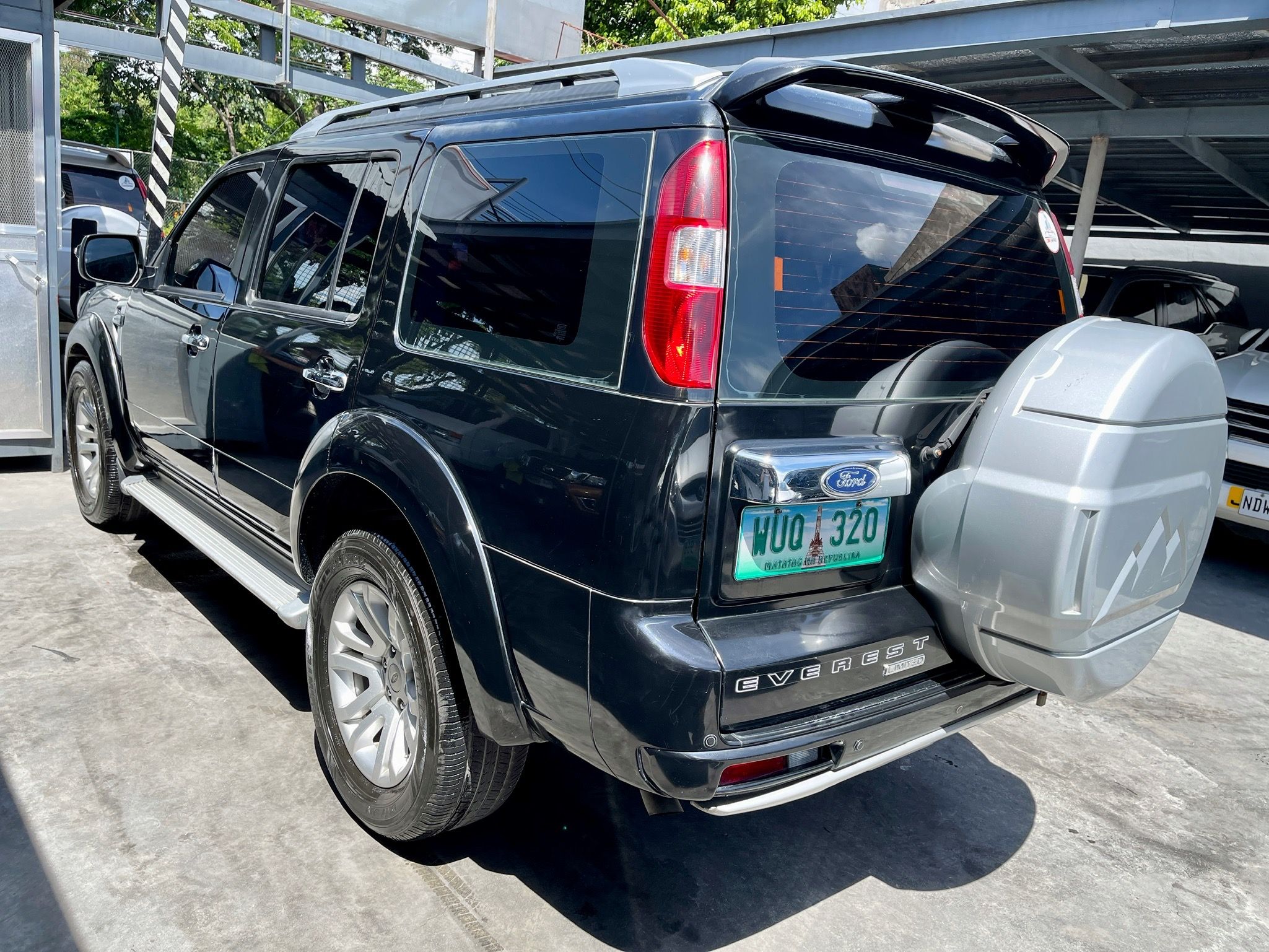 Old 2013 Ford Everest 2.5L Limited AT