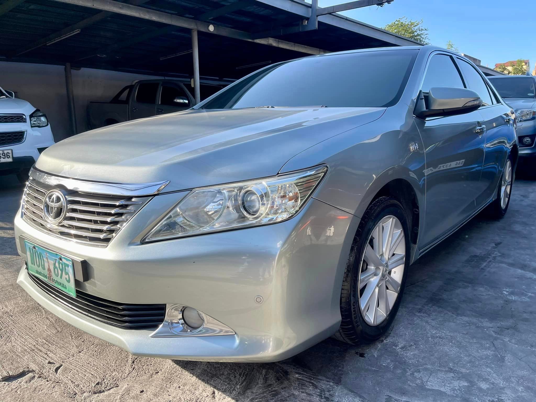 Second hand 2013 Toyota Camry 2.5 V AT