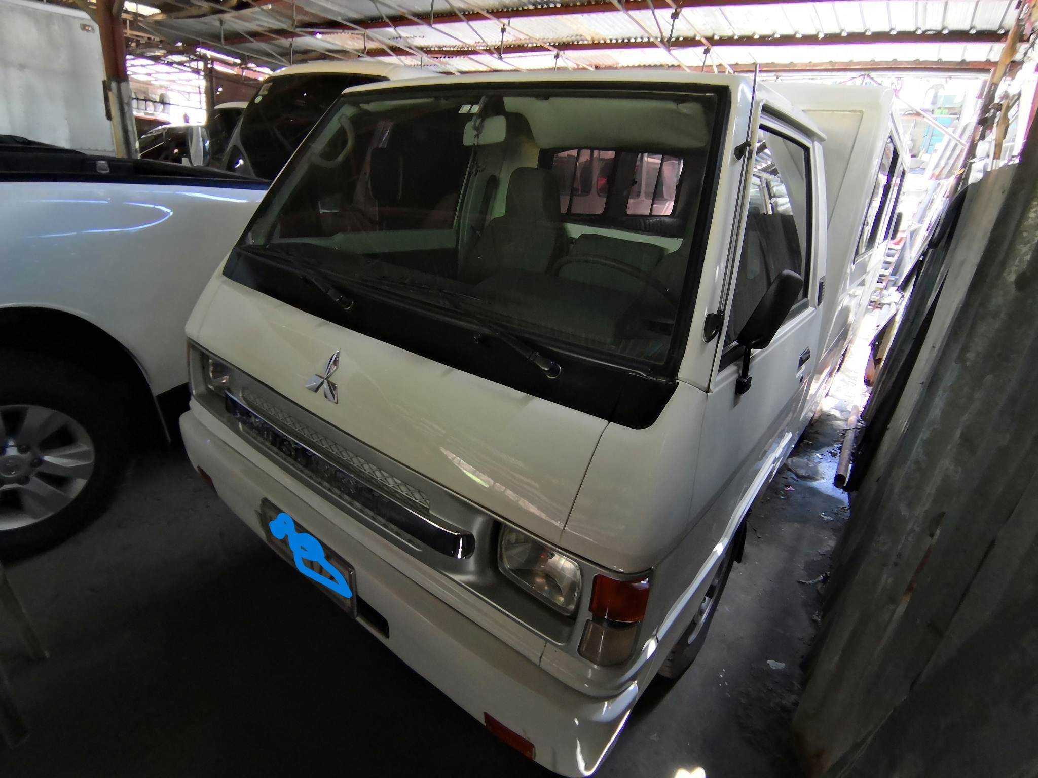 2014 Mitsubishi L300 2014 Mitsubishi L300