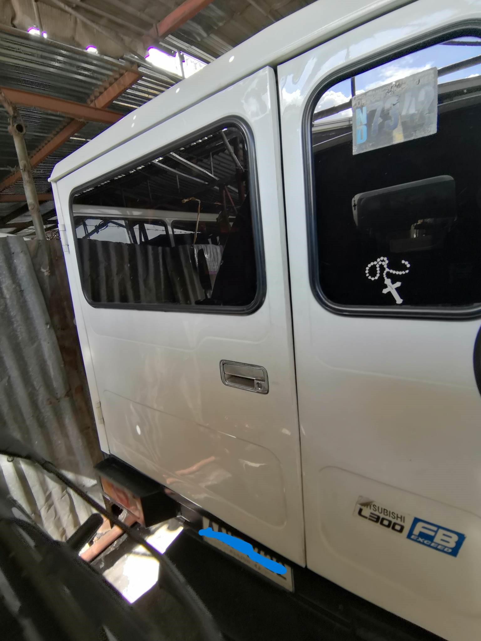 2014 Mitsubishi L300 2014 Mitsubishi L300