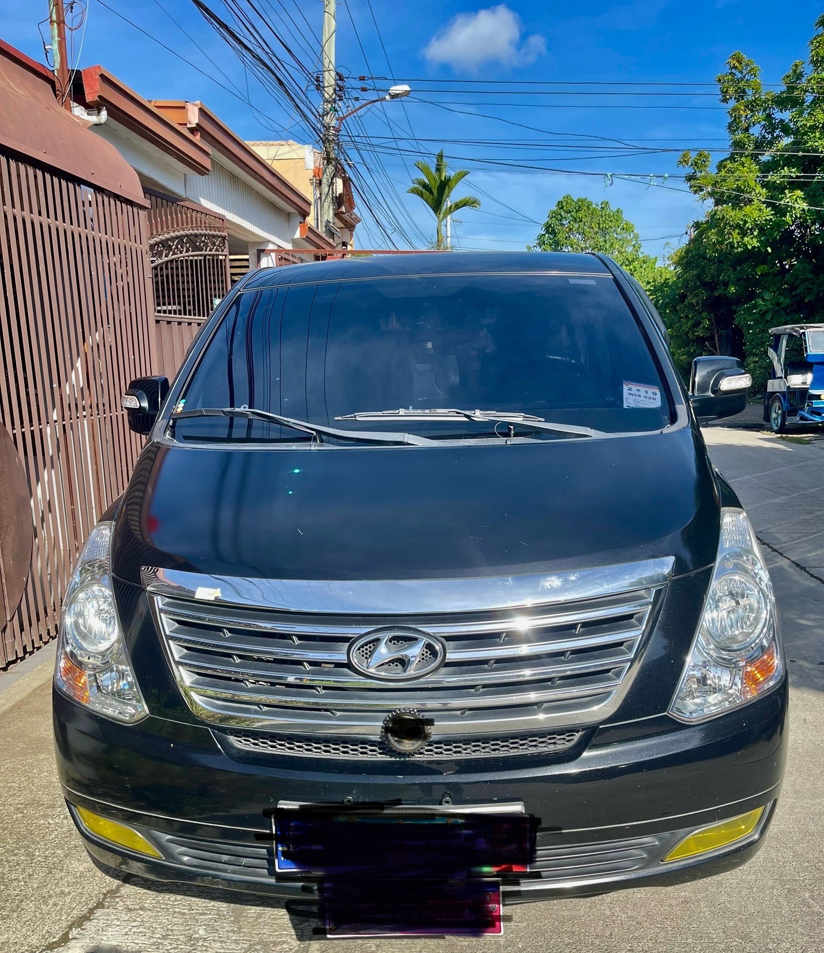Second Hand 2014 Hyundai Grand Starex Second Hand 2014 Hyundai Grand Starex