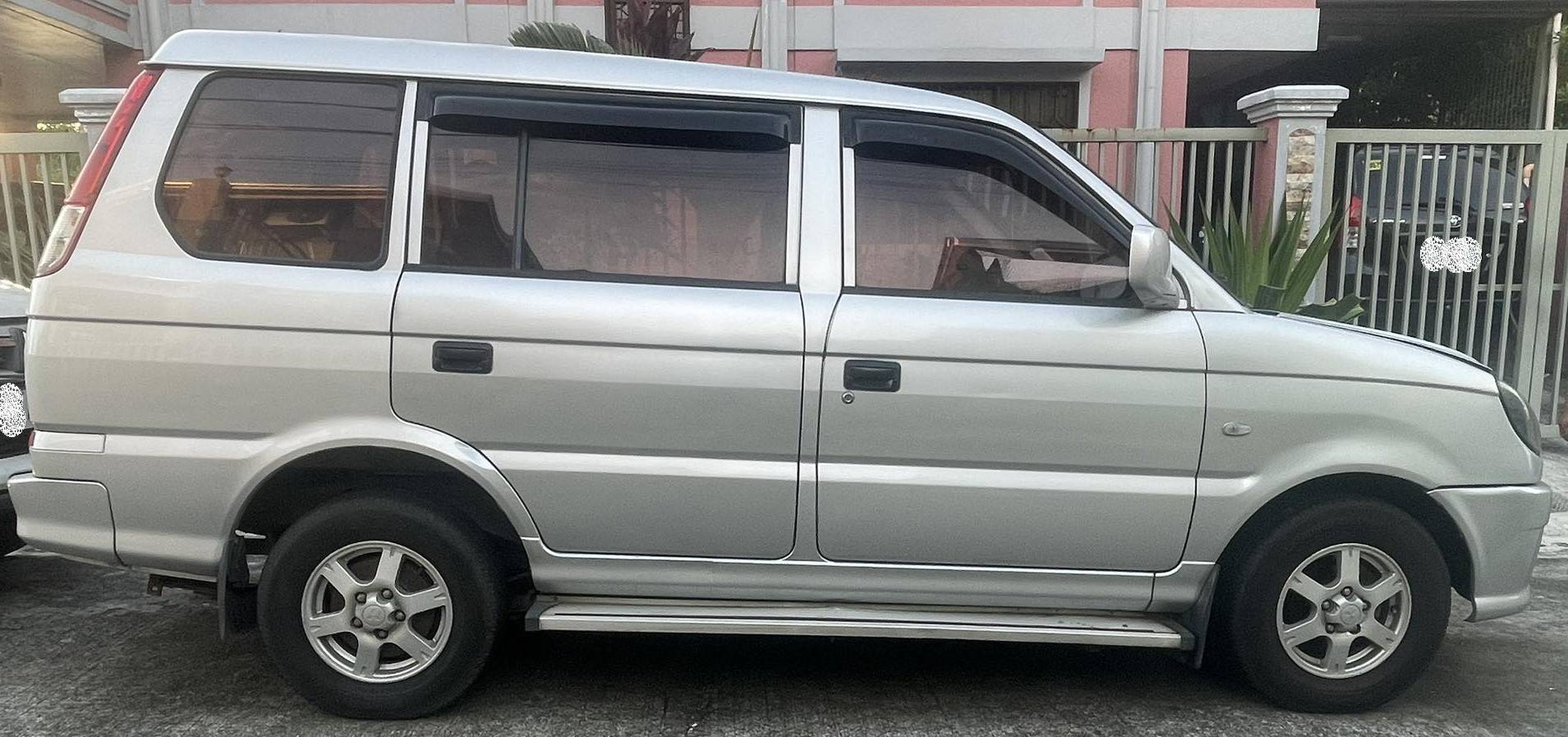 2010 Mitsubishi Adventure 2010 Mitsubishi Adventure