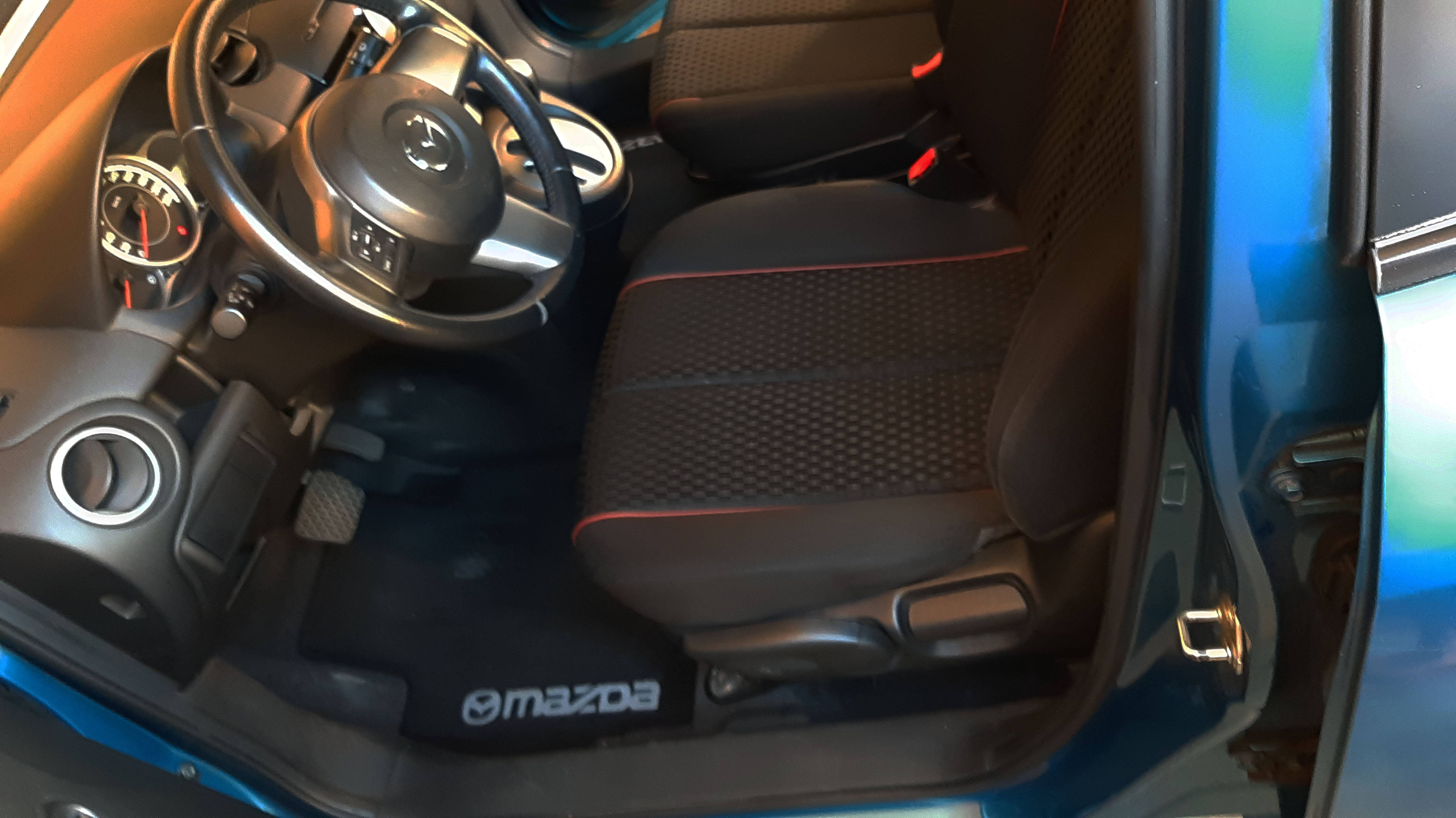 2012 Mazda 2 Hatchback 2012 Mazda 2 Hatchback